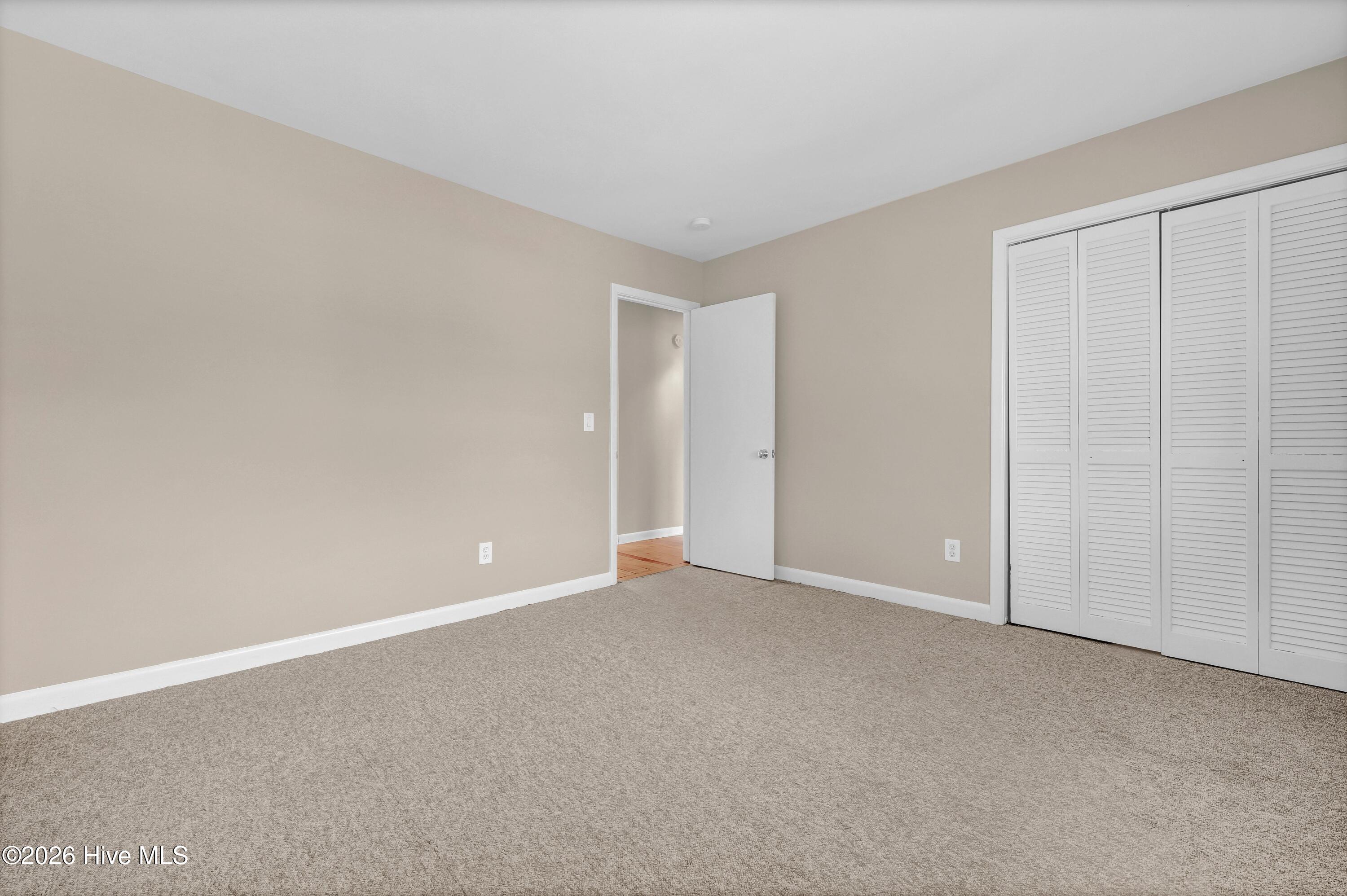 100565989 | Photo 20