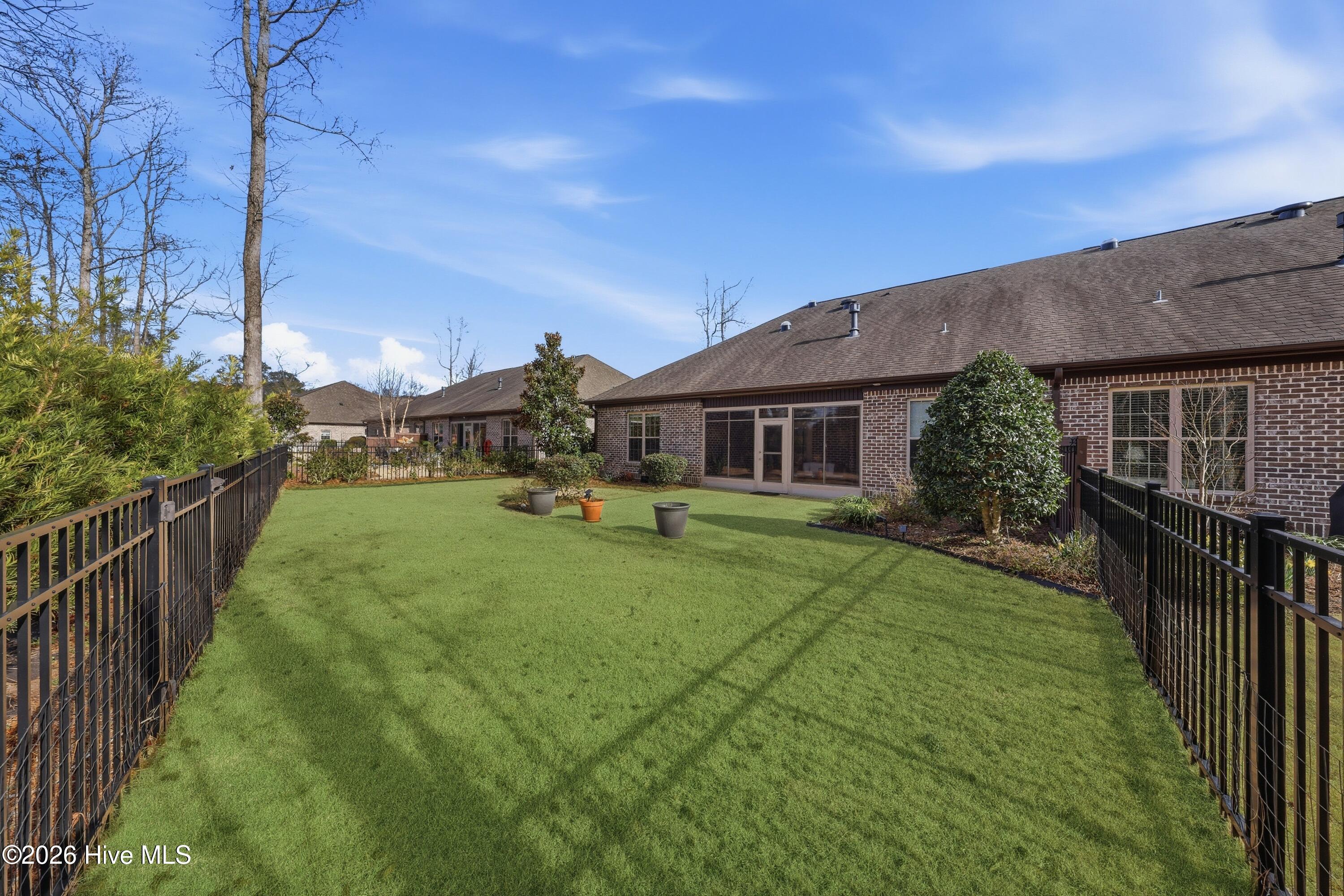 100558541 | Photo 35