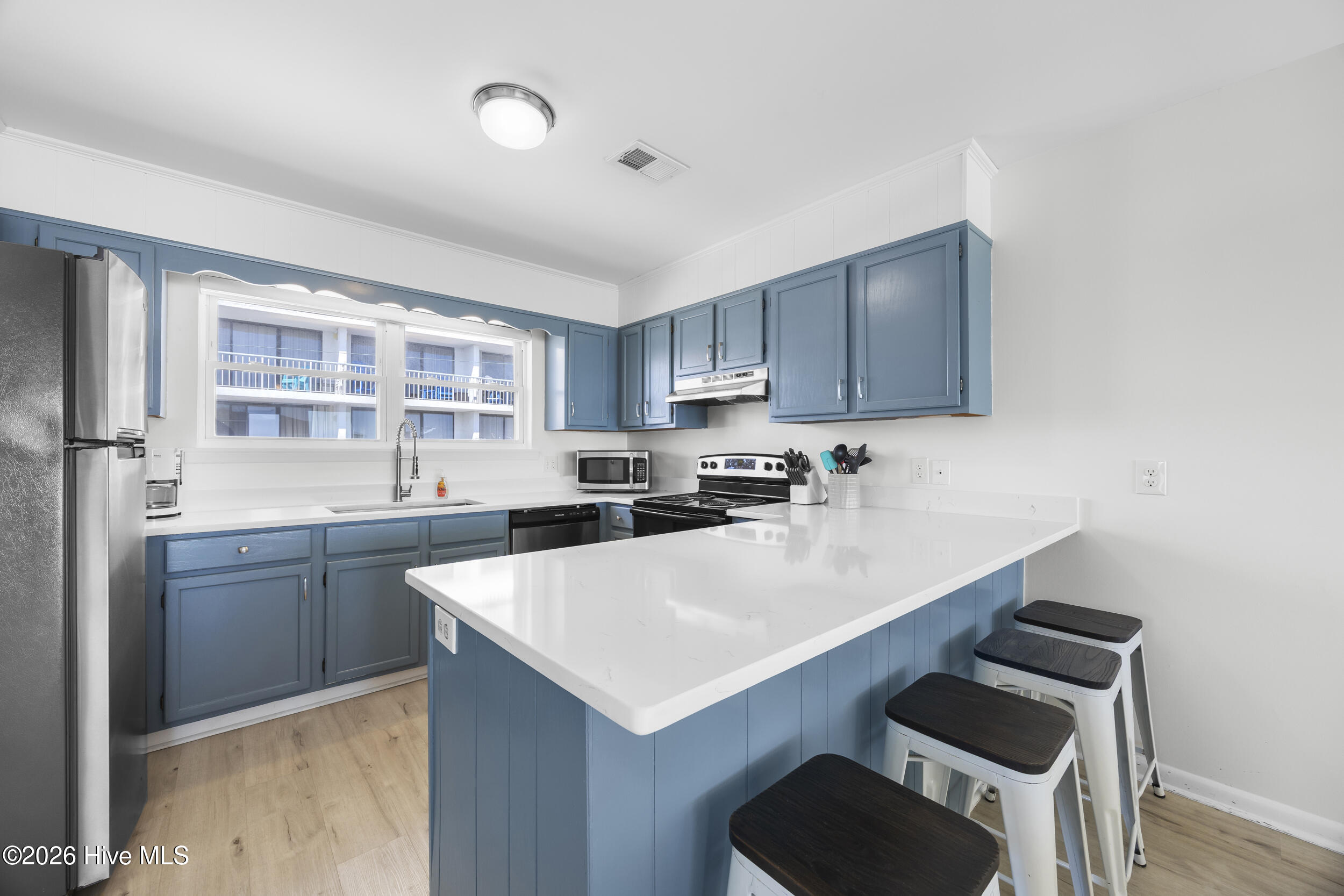 100561648 | Photo 18