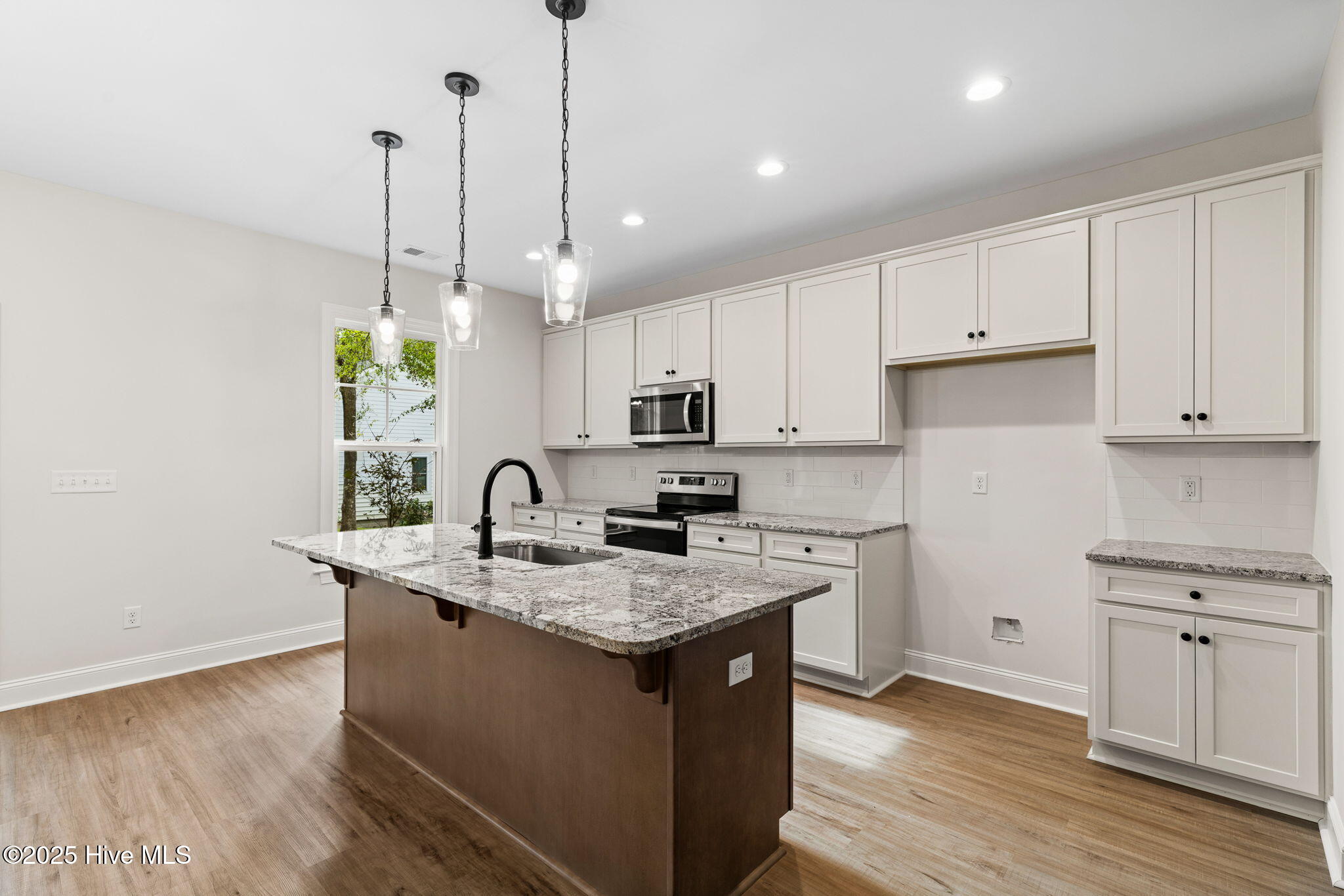 100513726 | Photo 13