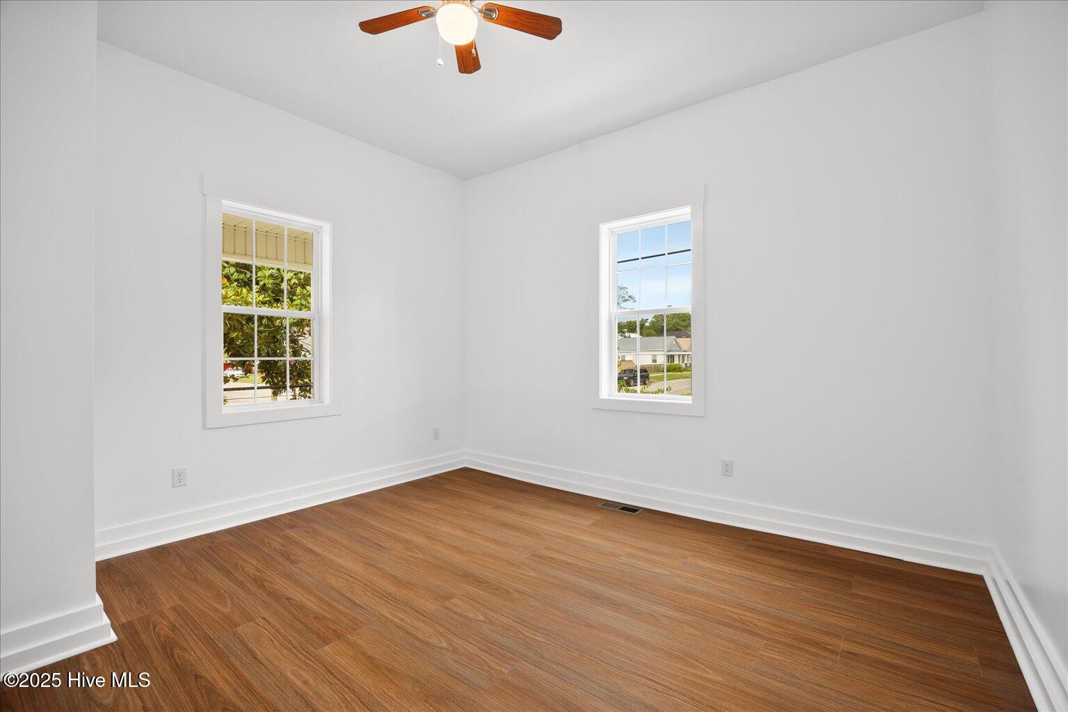 100519380 | Photo 25