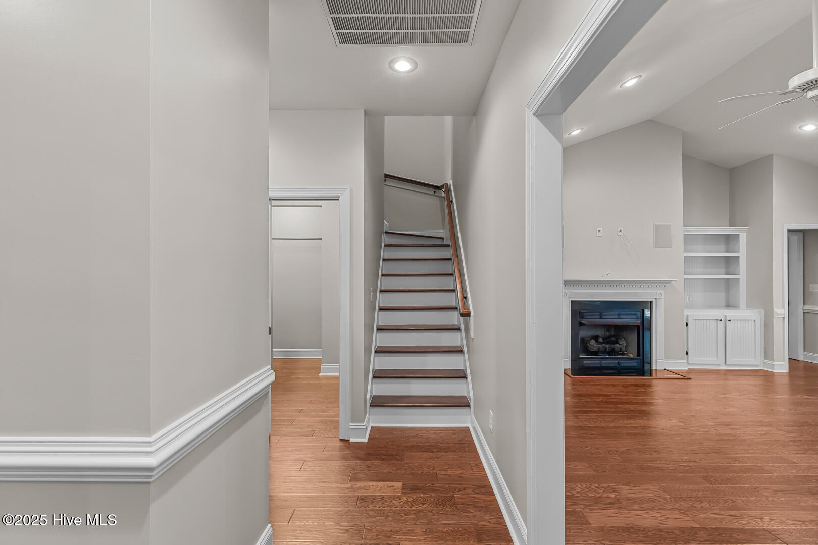 100543742 | Photo 38