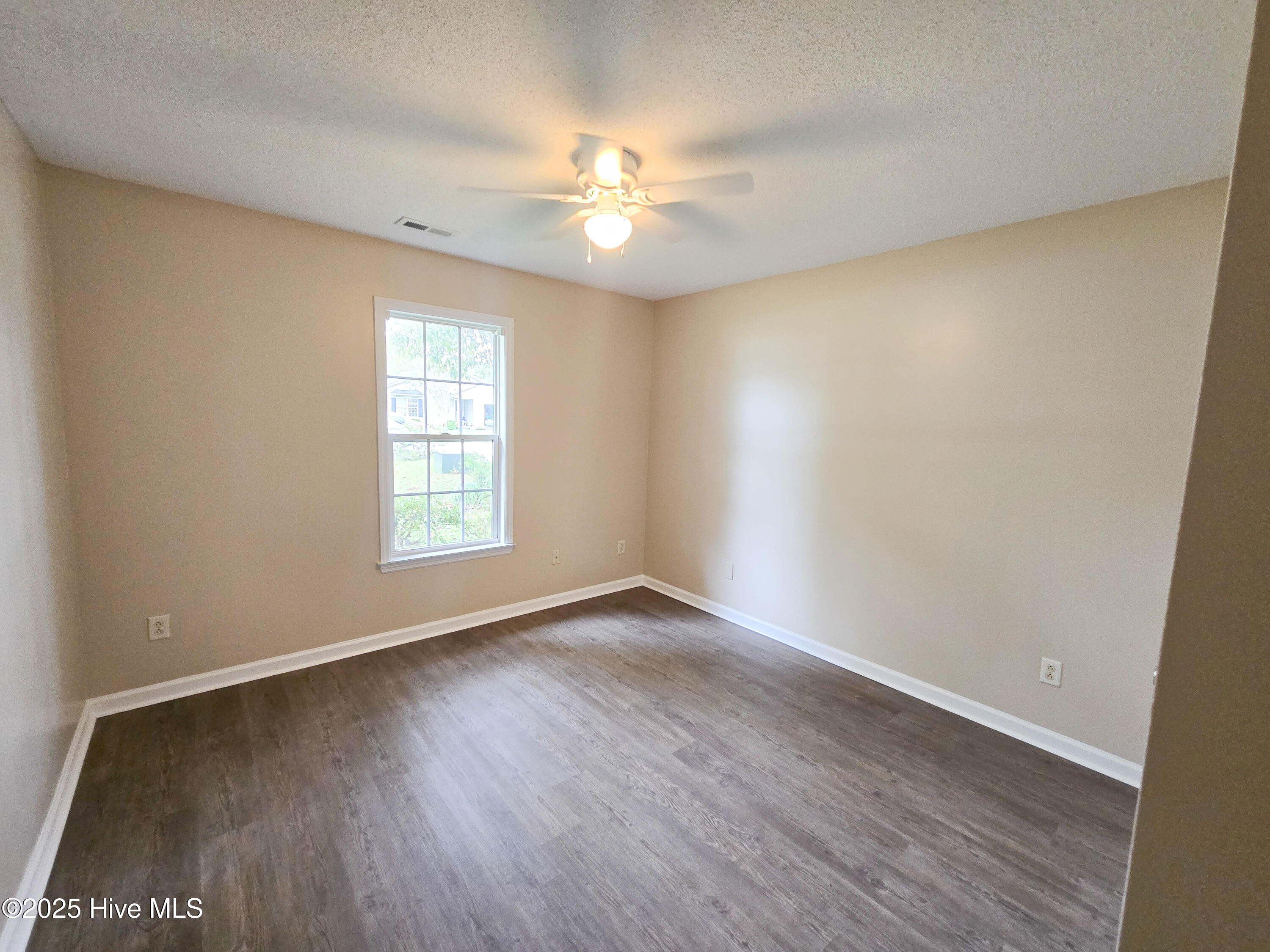 100533714 | Photo 16