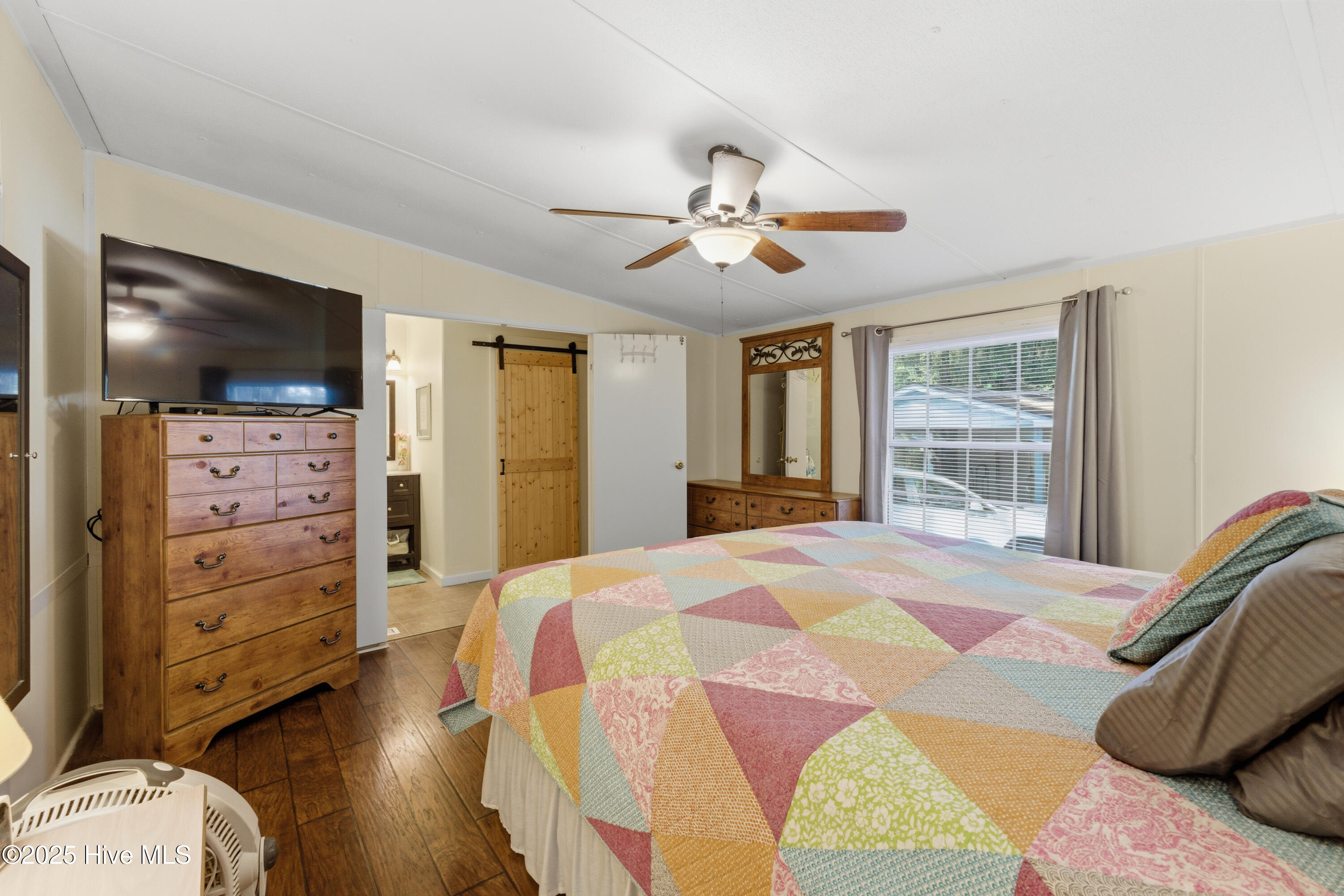 100538513 | Photo 47