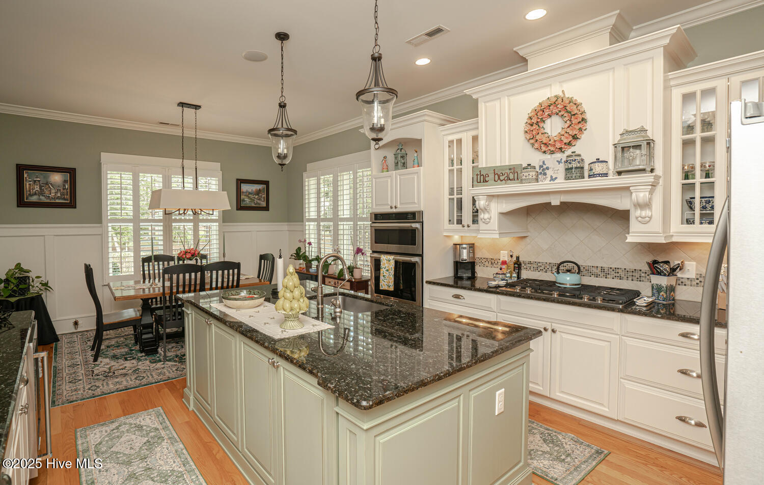 100566478 | Photo 23