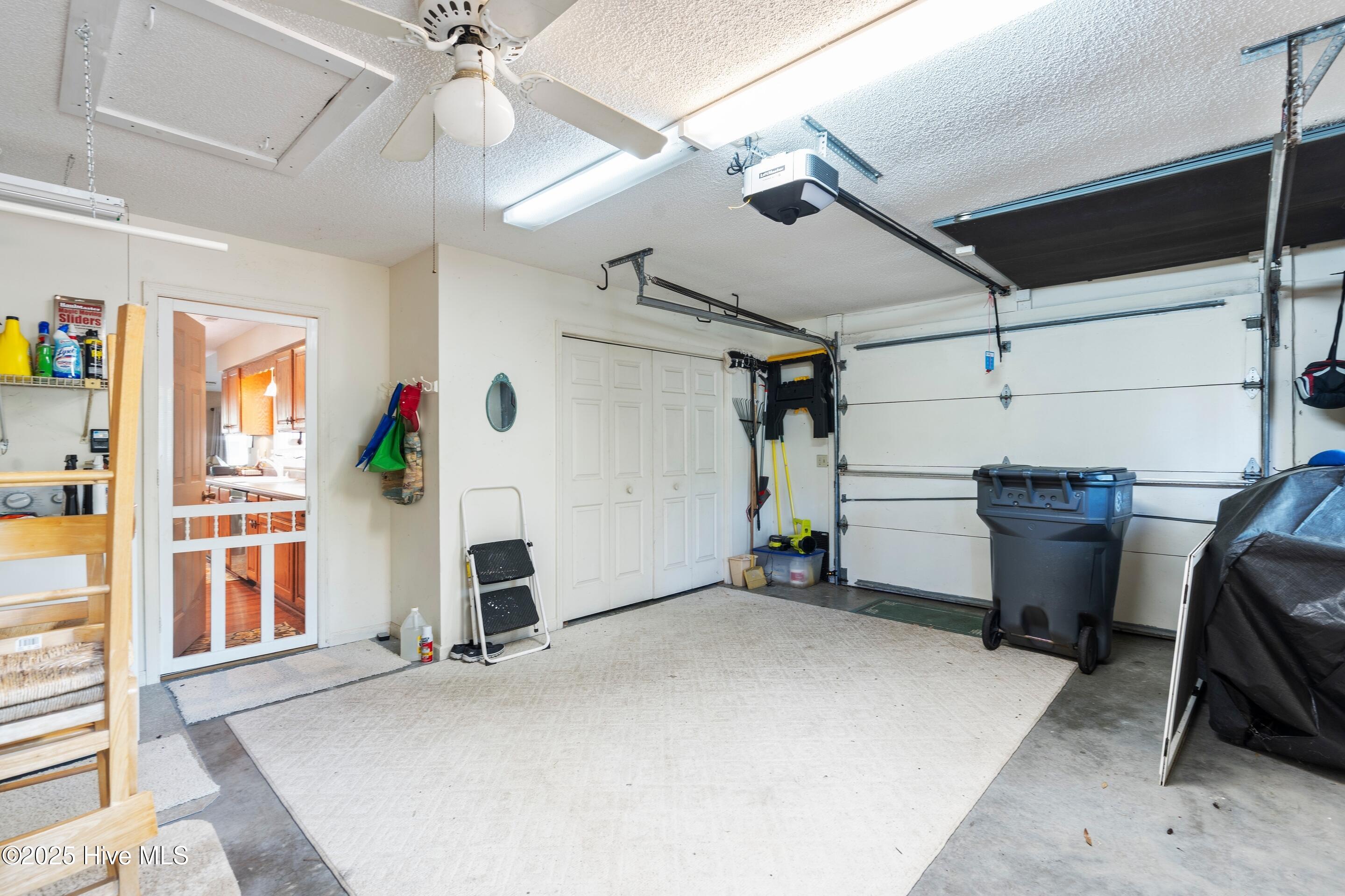 100517160 | Photo 46