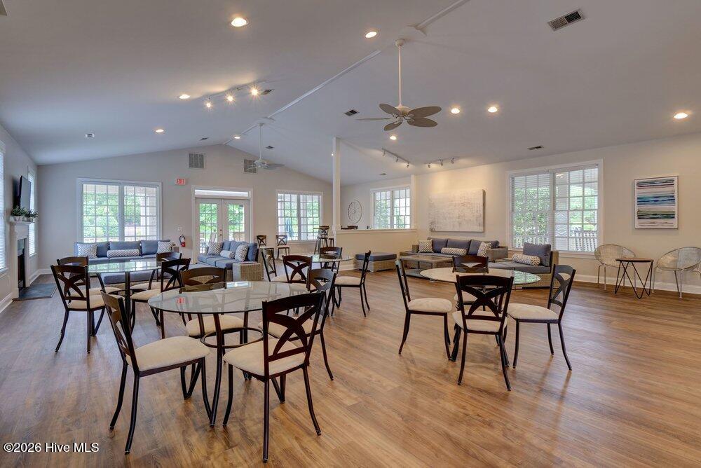 100552674 | Photo 28