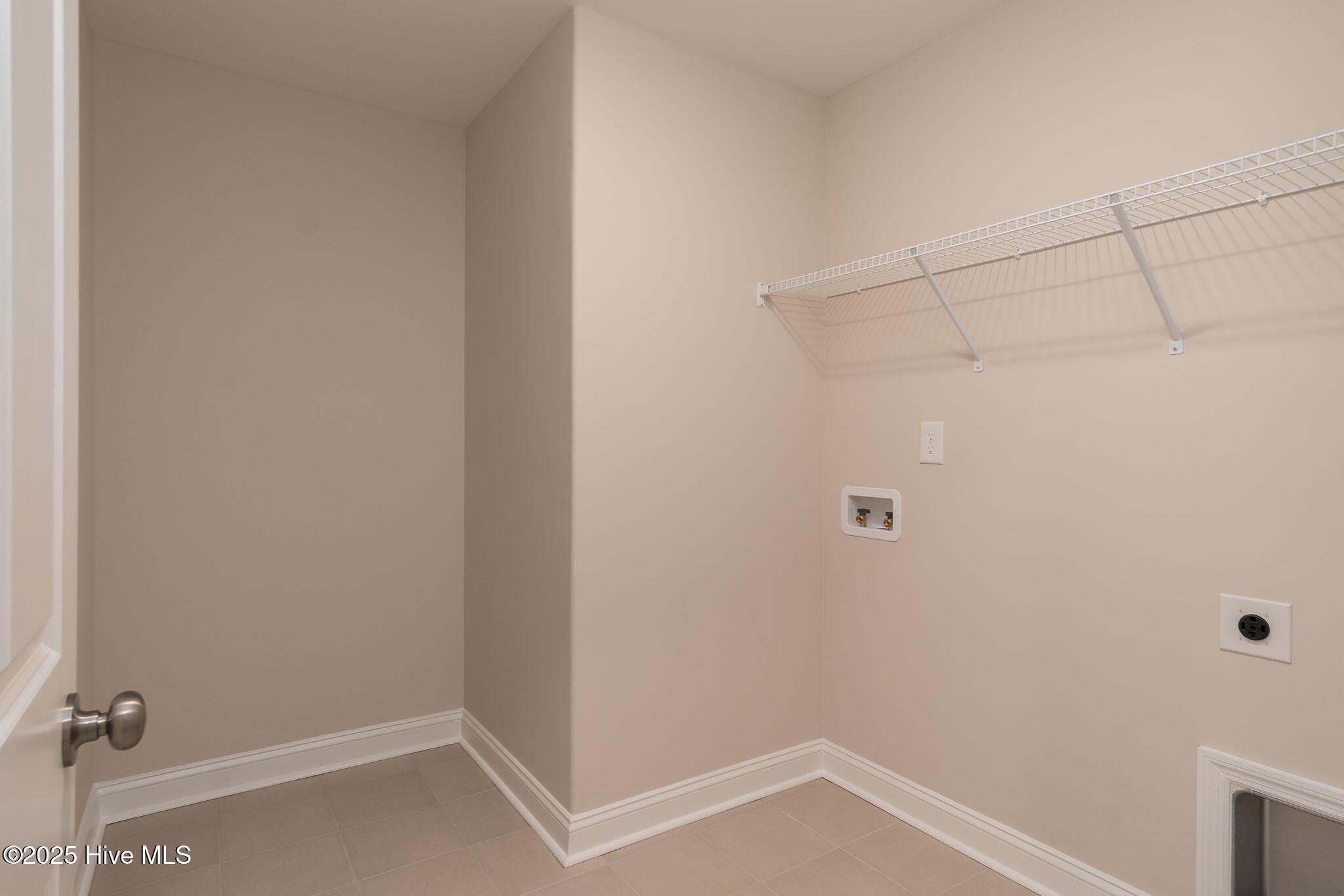 100531005 | Photo 32