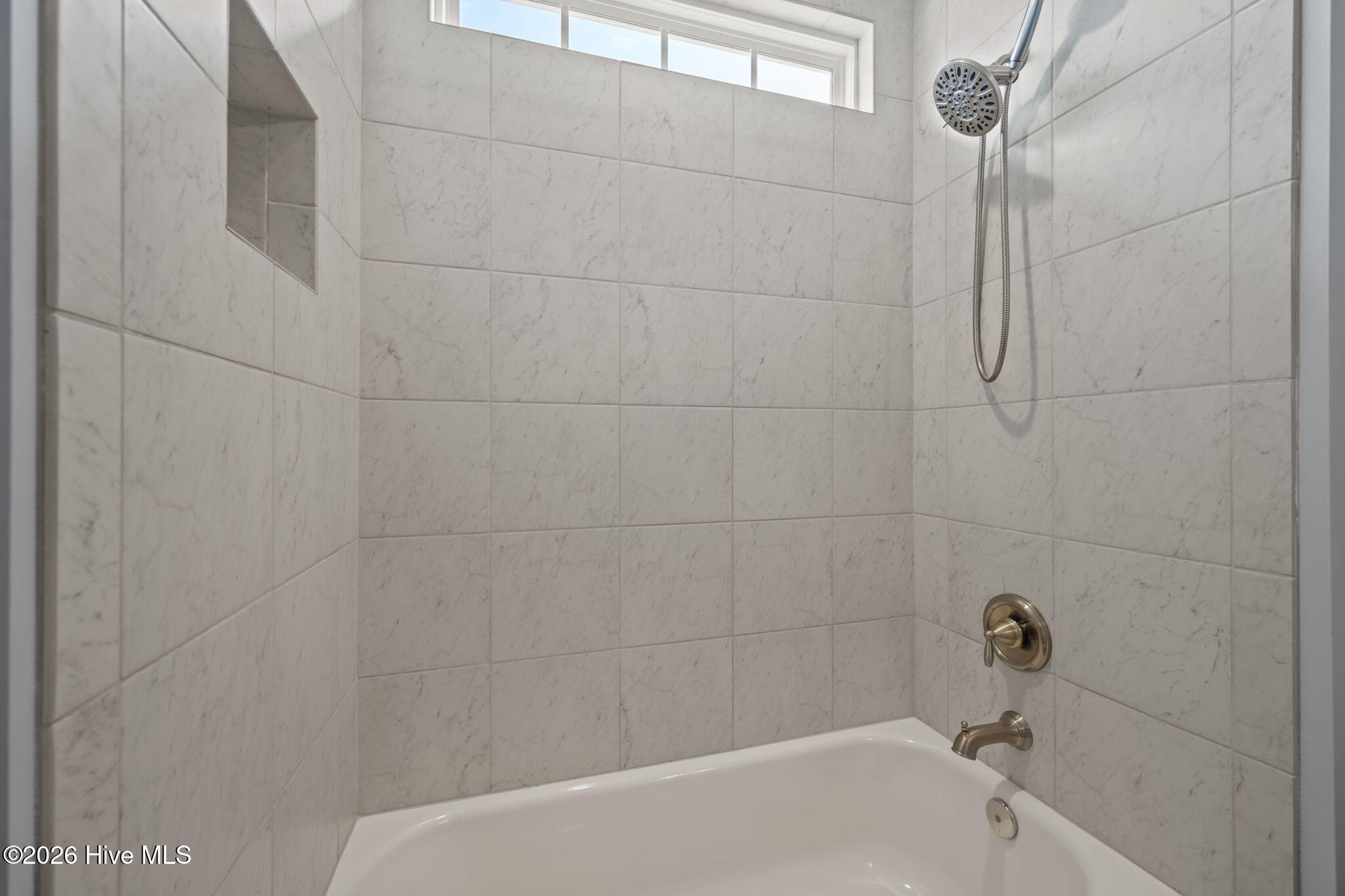 100562487 | Photo 36