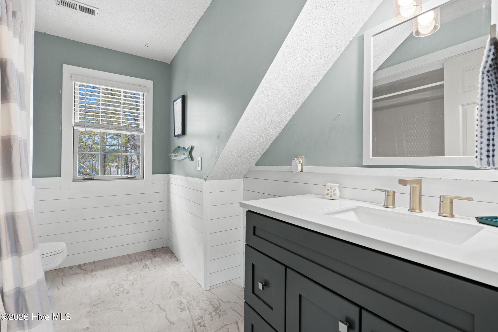 100564721 | Photo 43