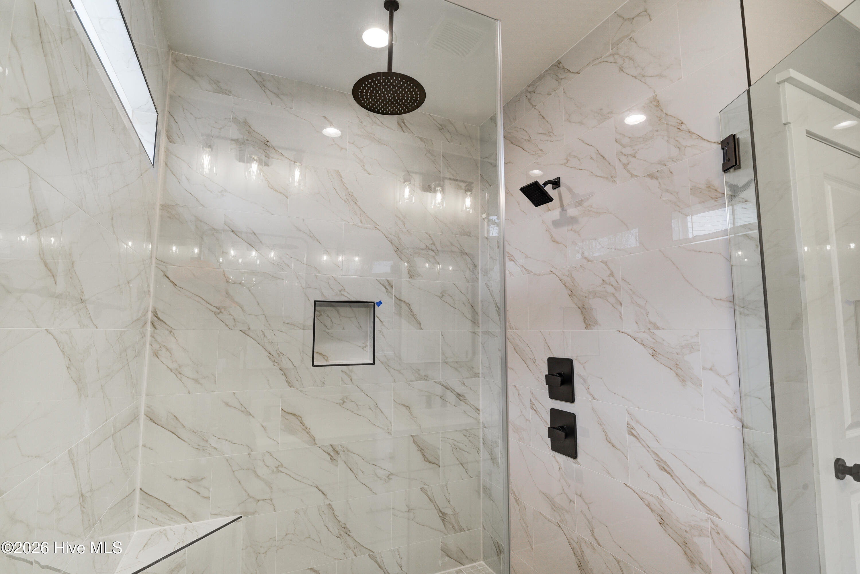 100560794 | Photo 38