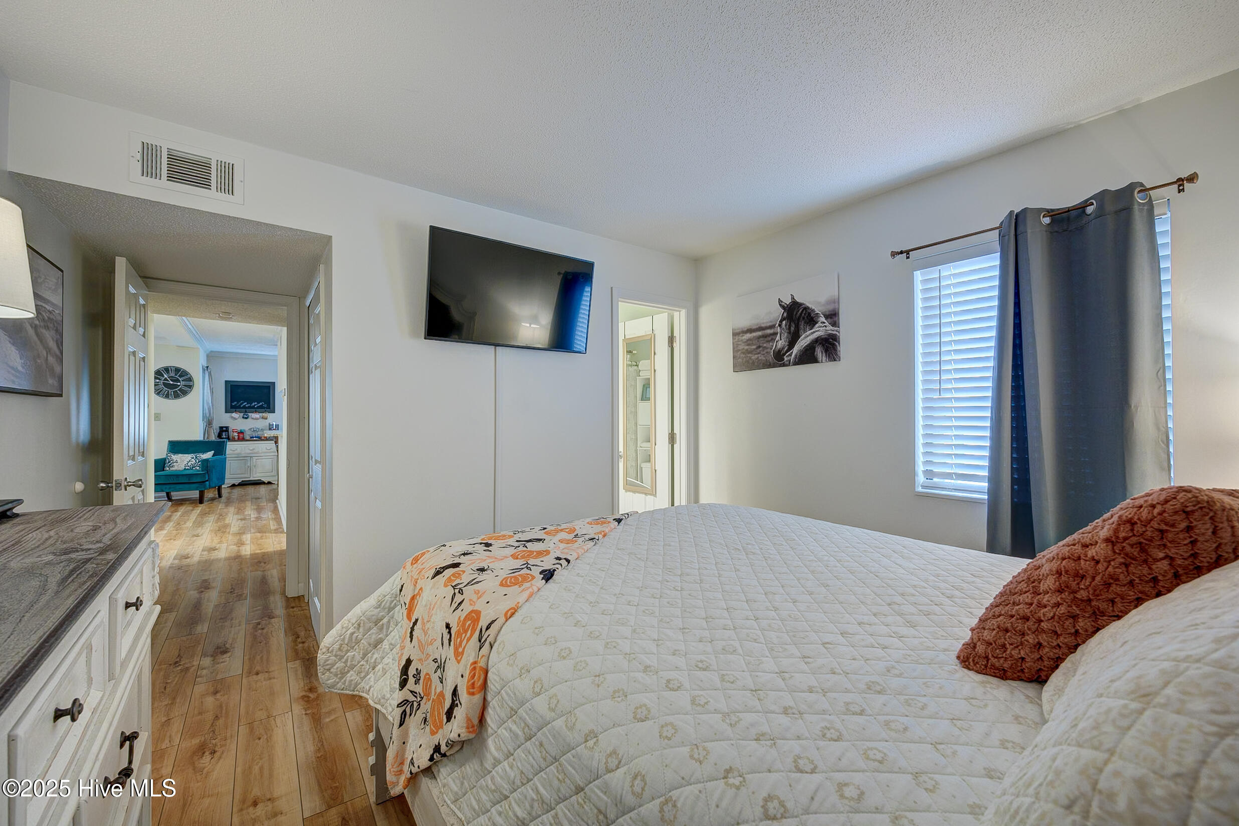 100535868 | Photo 29