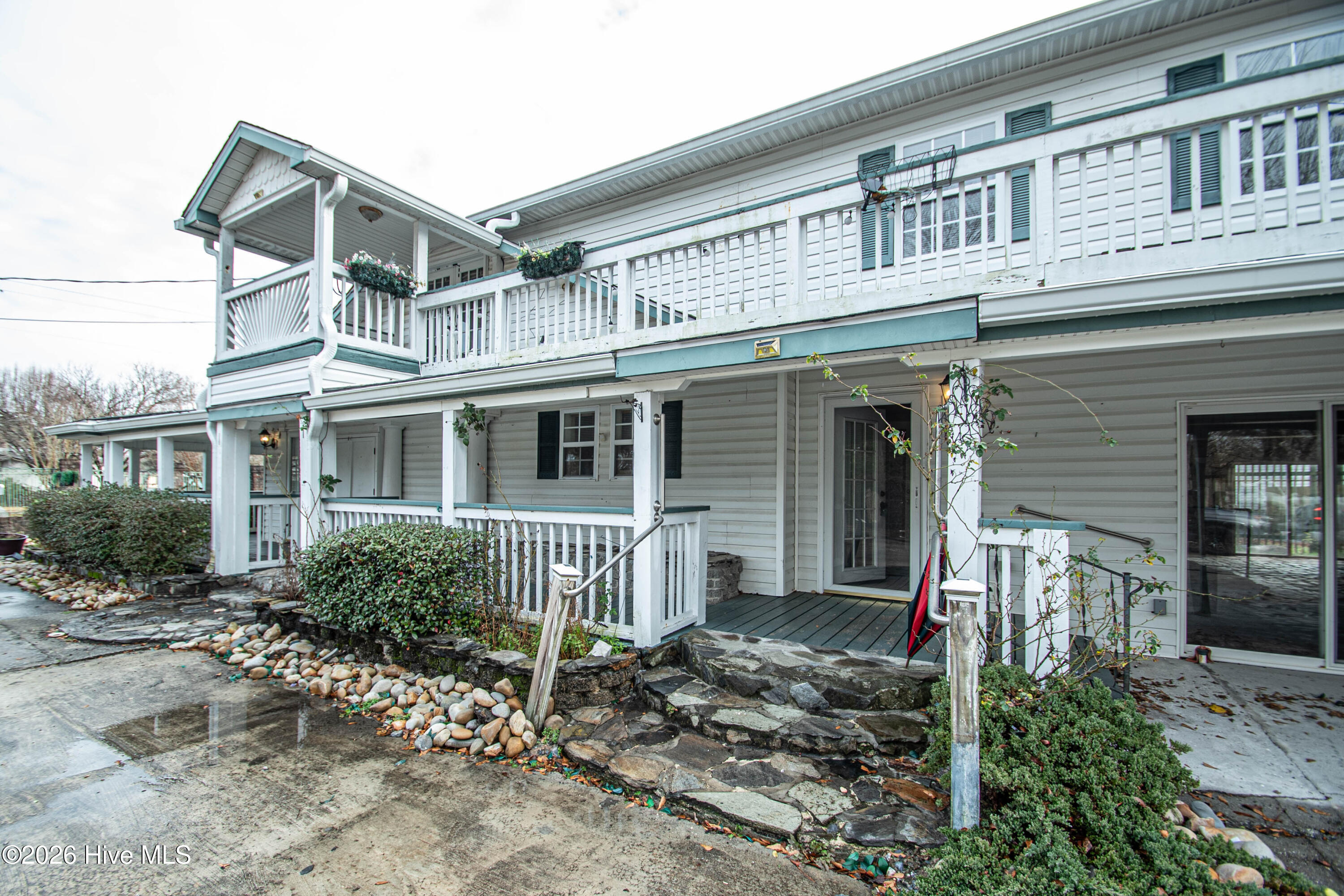 100554642 | Photo 105