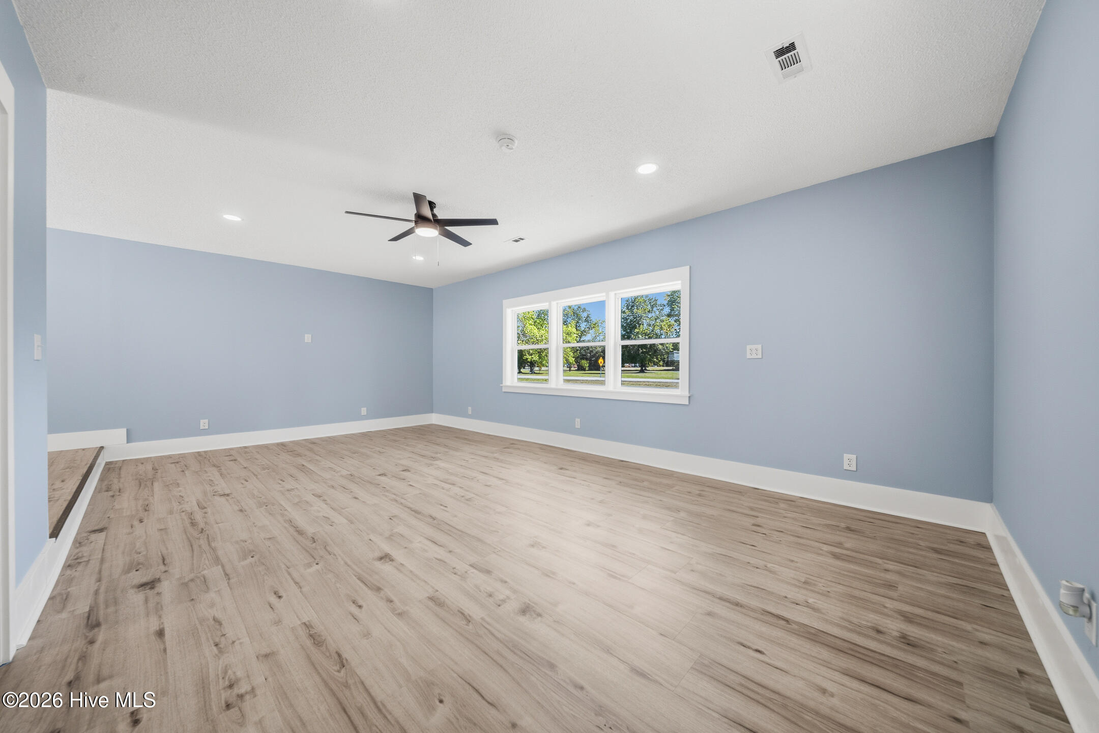 100570664 | Photo 29