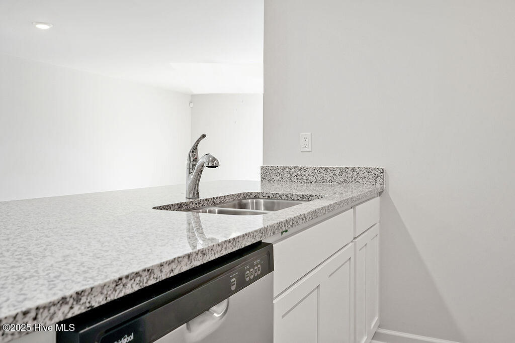 100520543 | Photo 12