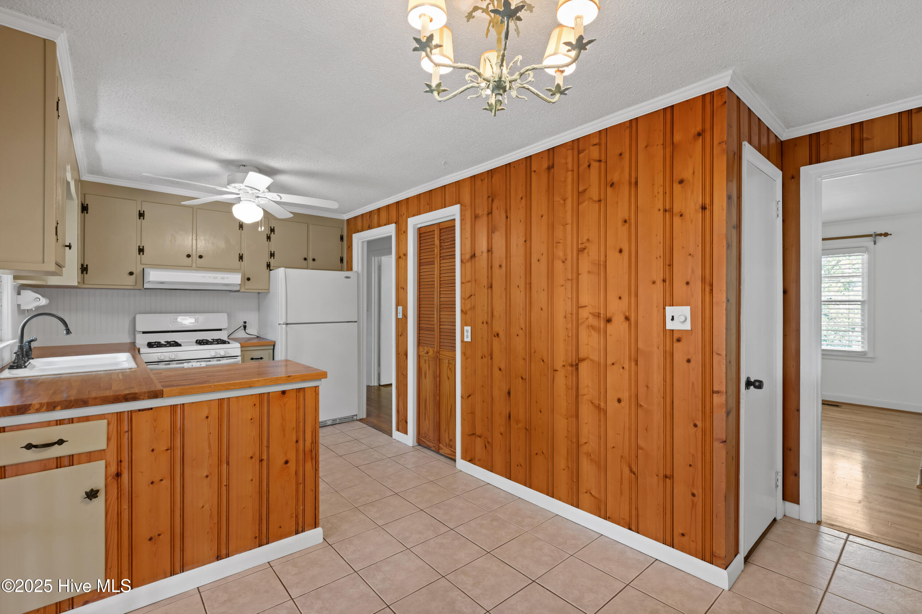 100548409 | Photo 17