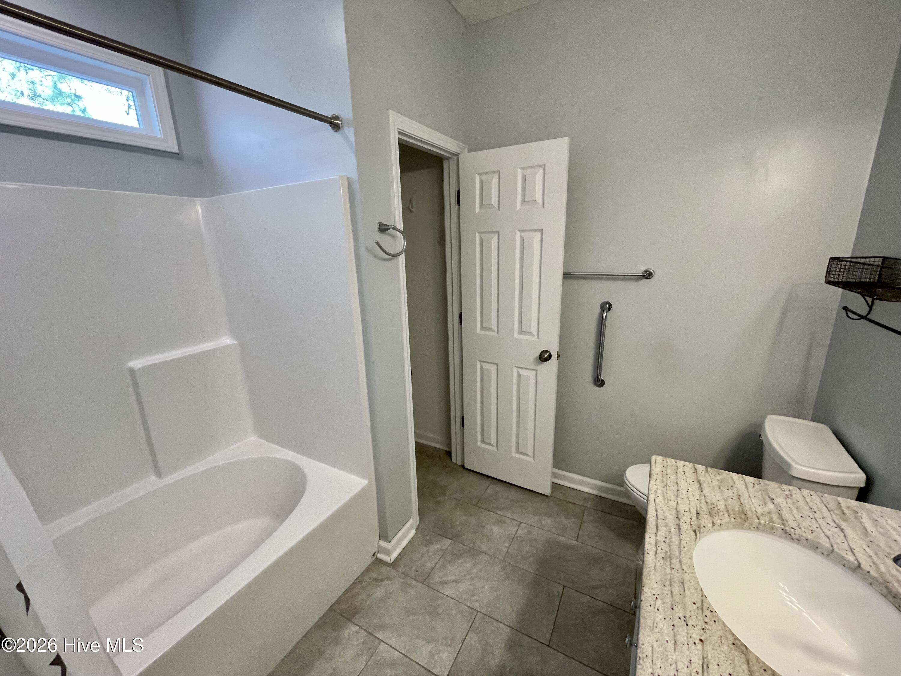 100560994 | Photo 13