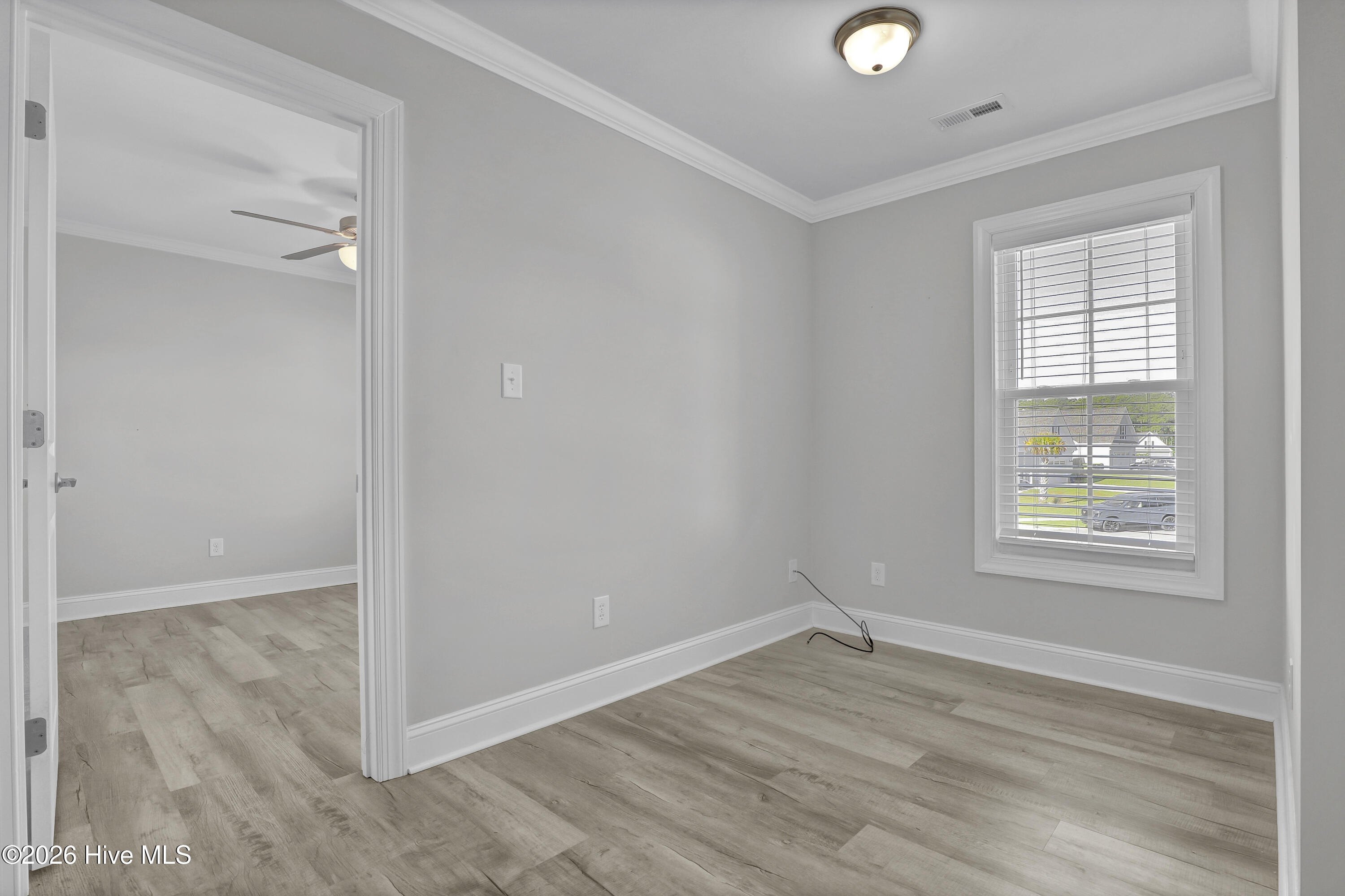 100569069 | Photo 25