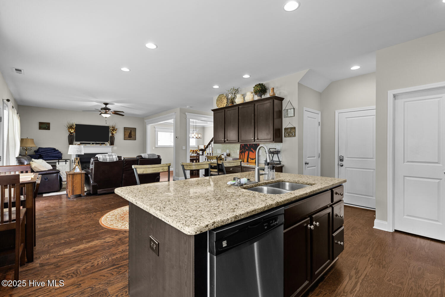 100501519 | Photo 15