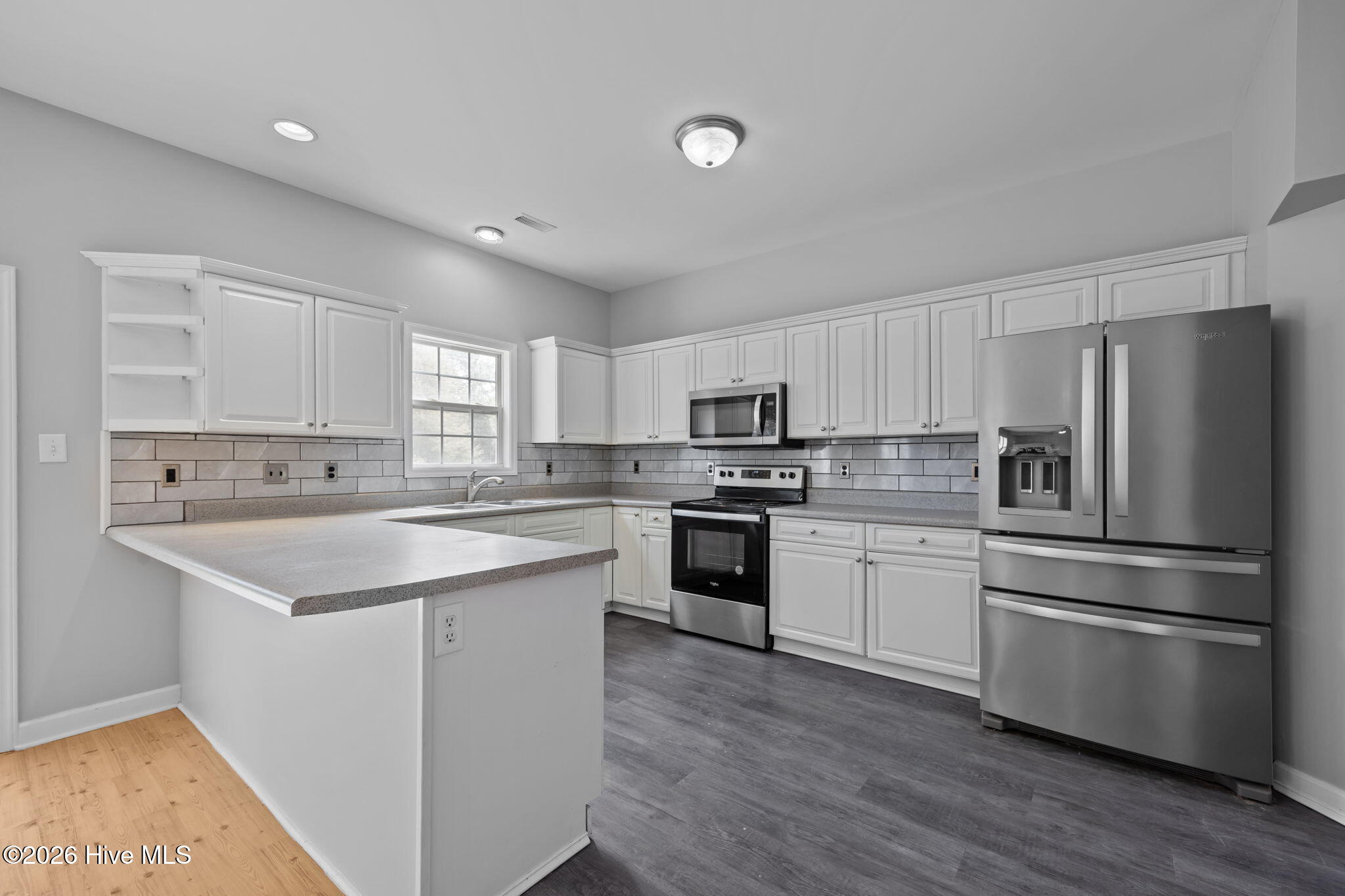 100565984 | Photo 15