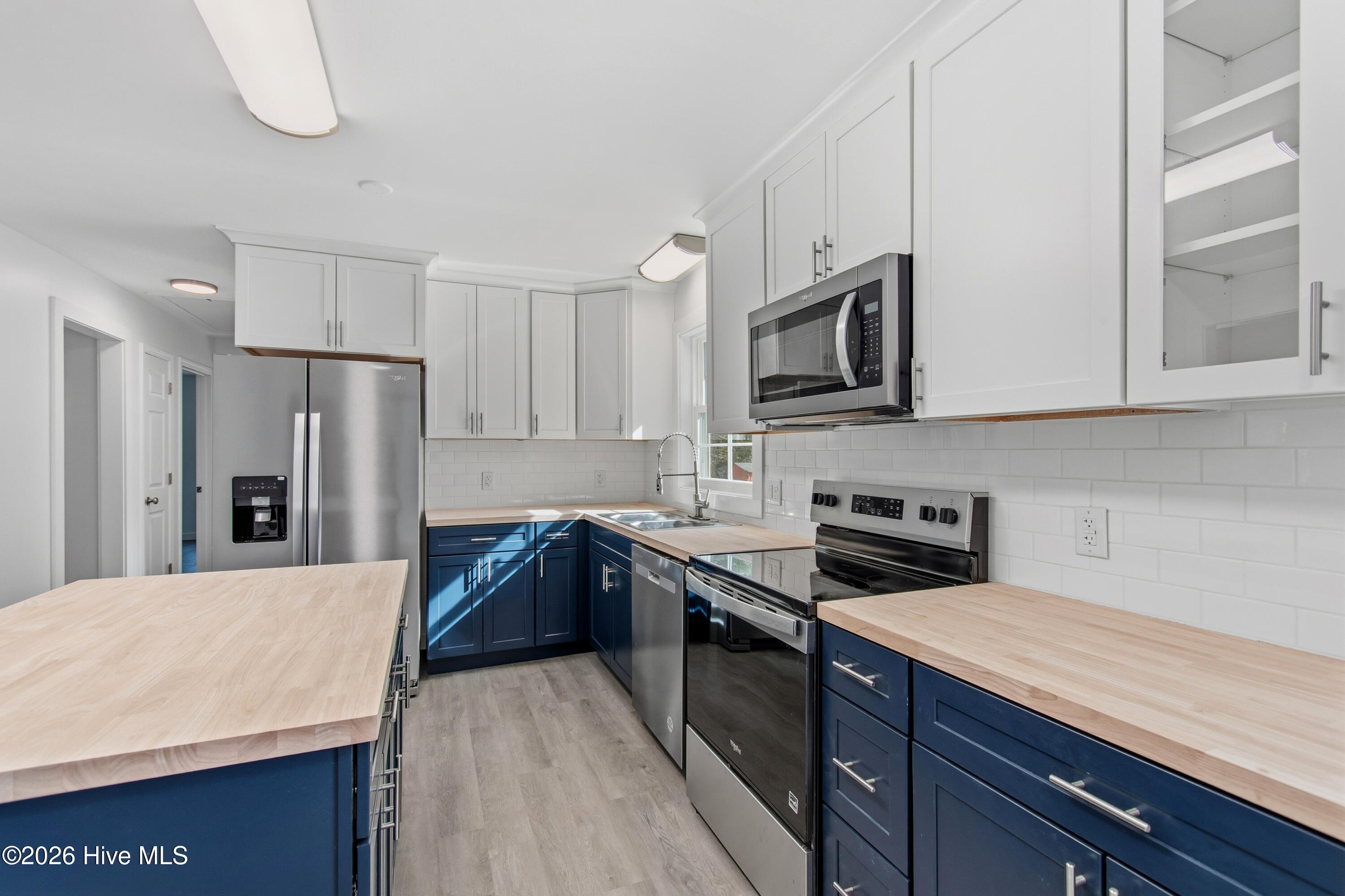 100550863 | Photo 17