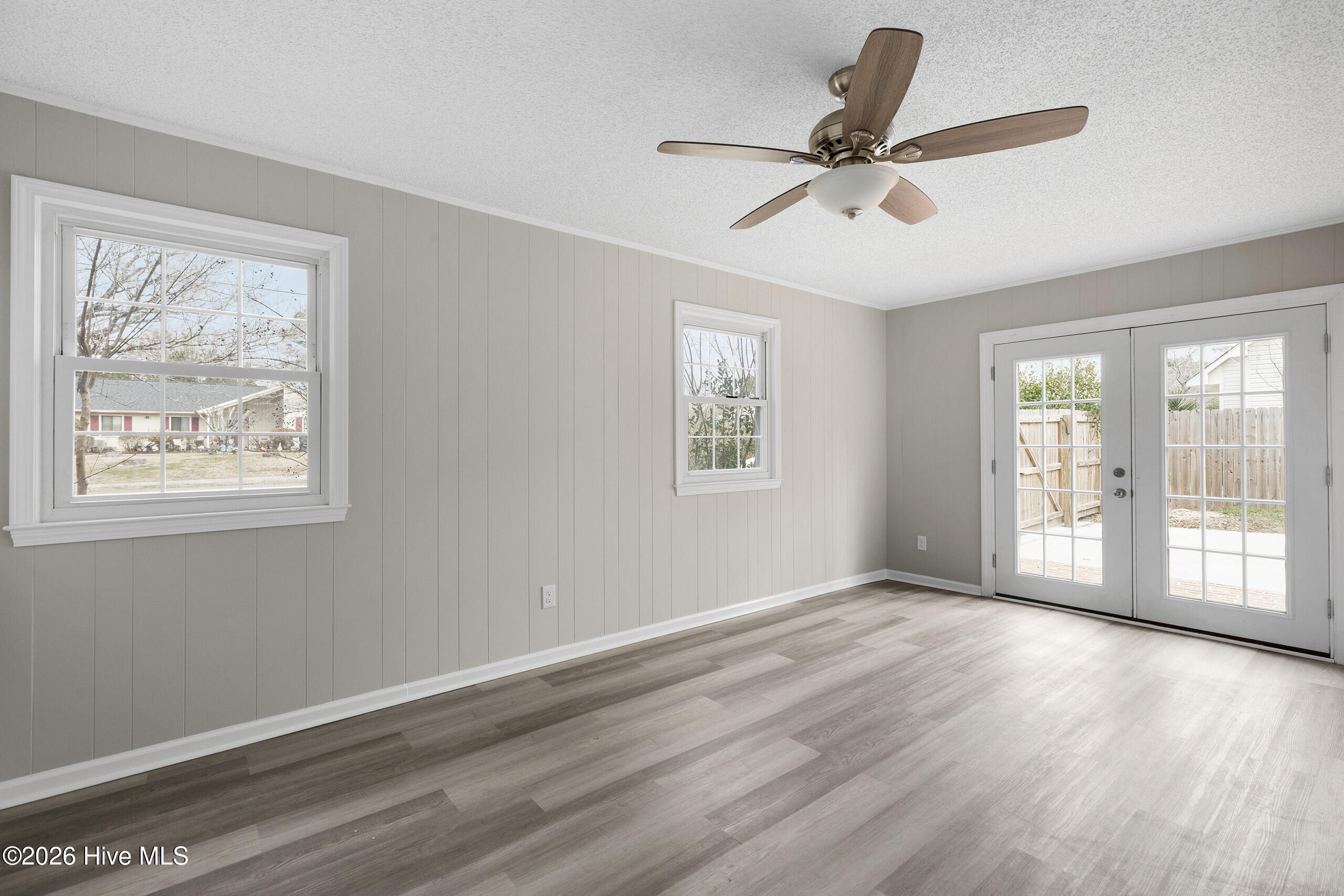 100558477 | Photo 19