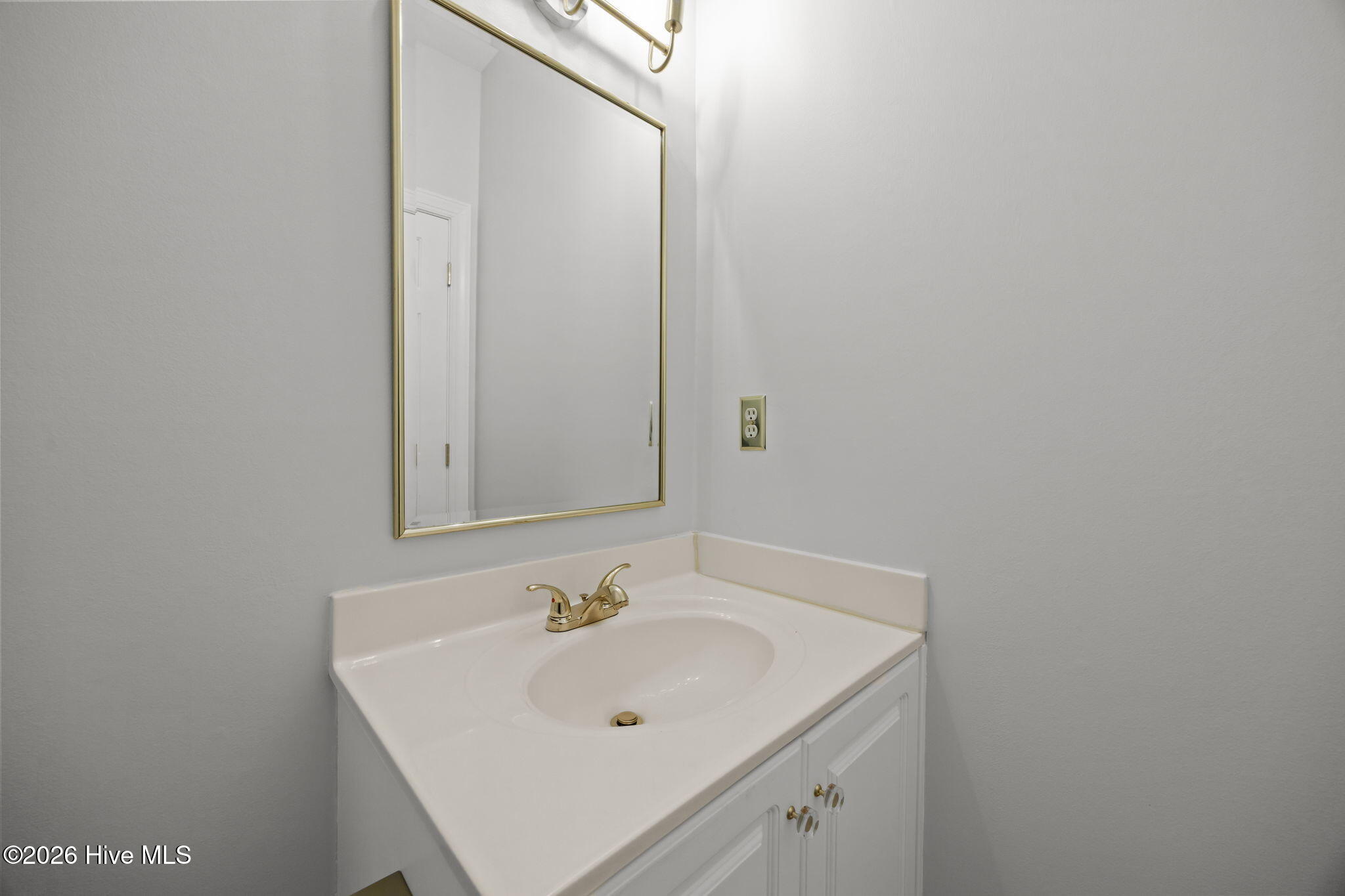 100551579 | Photo 33