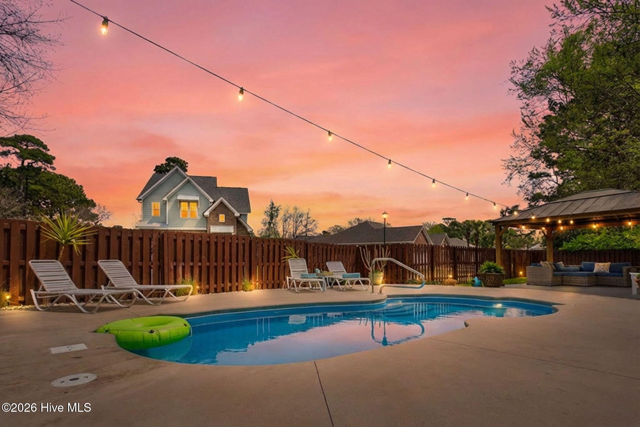 100562589 | Photo 58