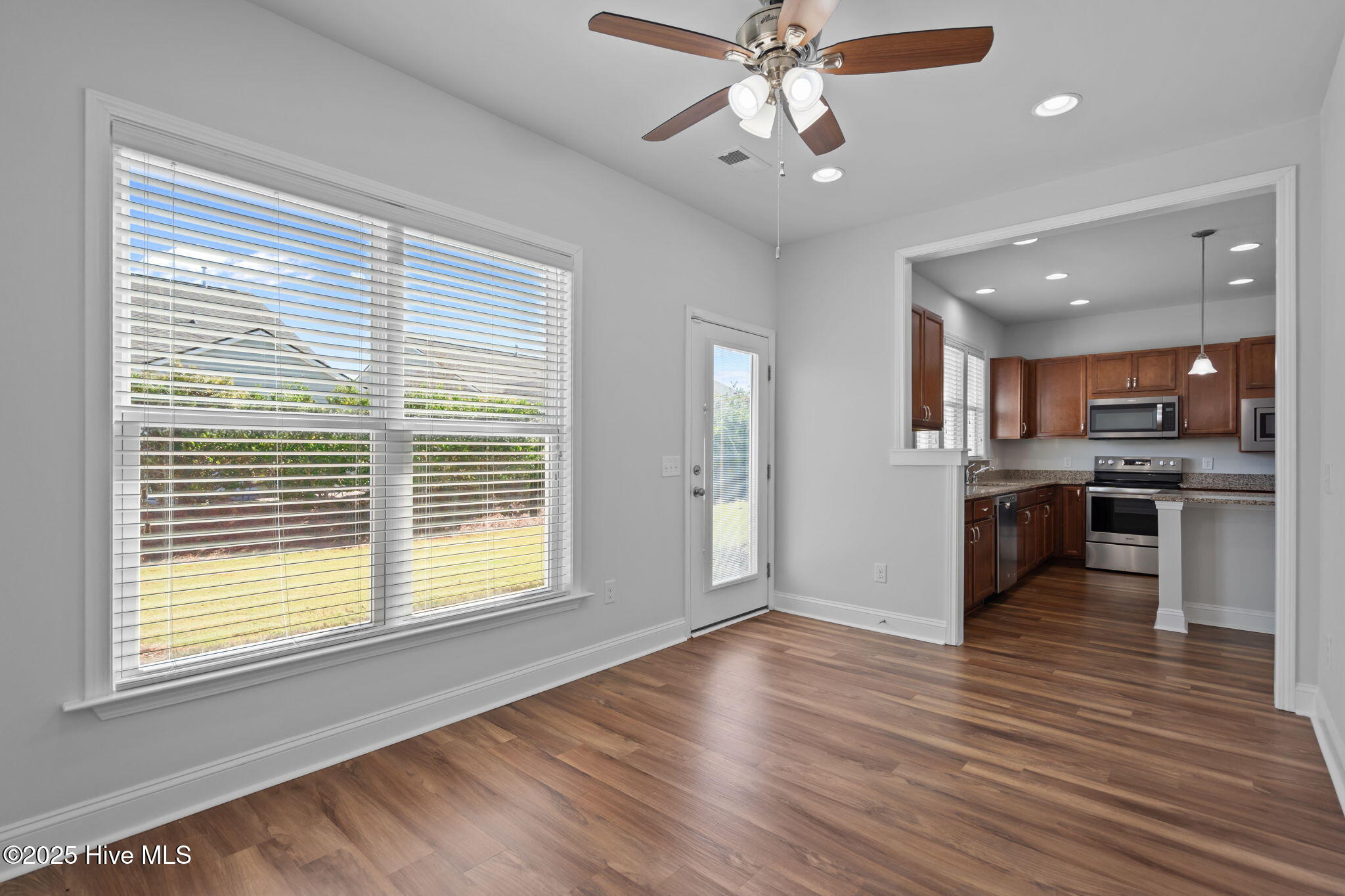 100540336 | Photo 36