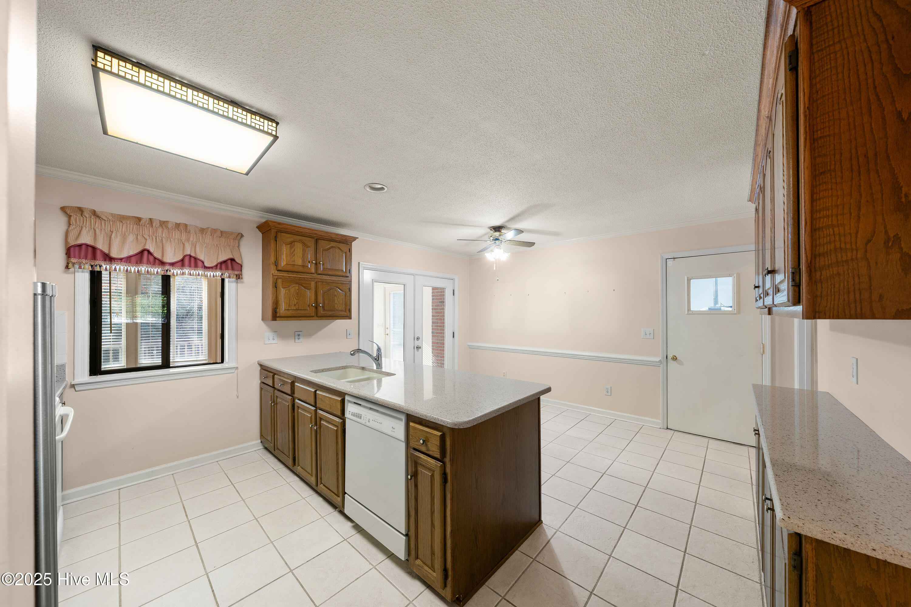 100542635 | Photo 32