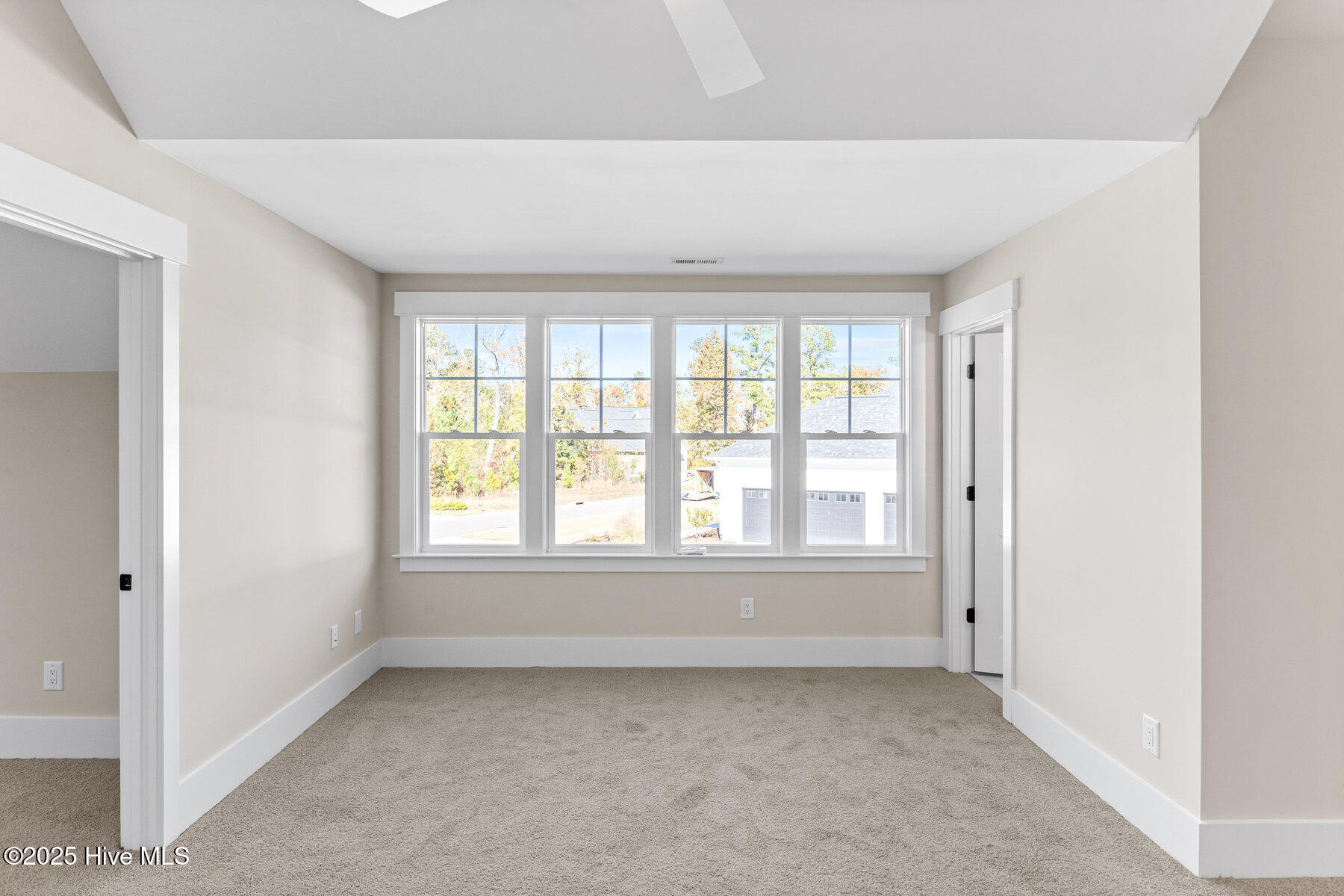 100541579 | Photo 23