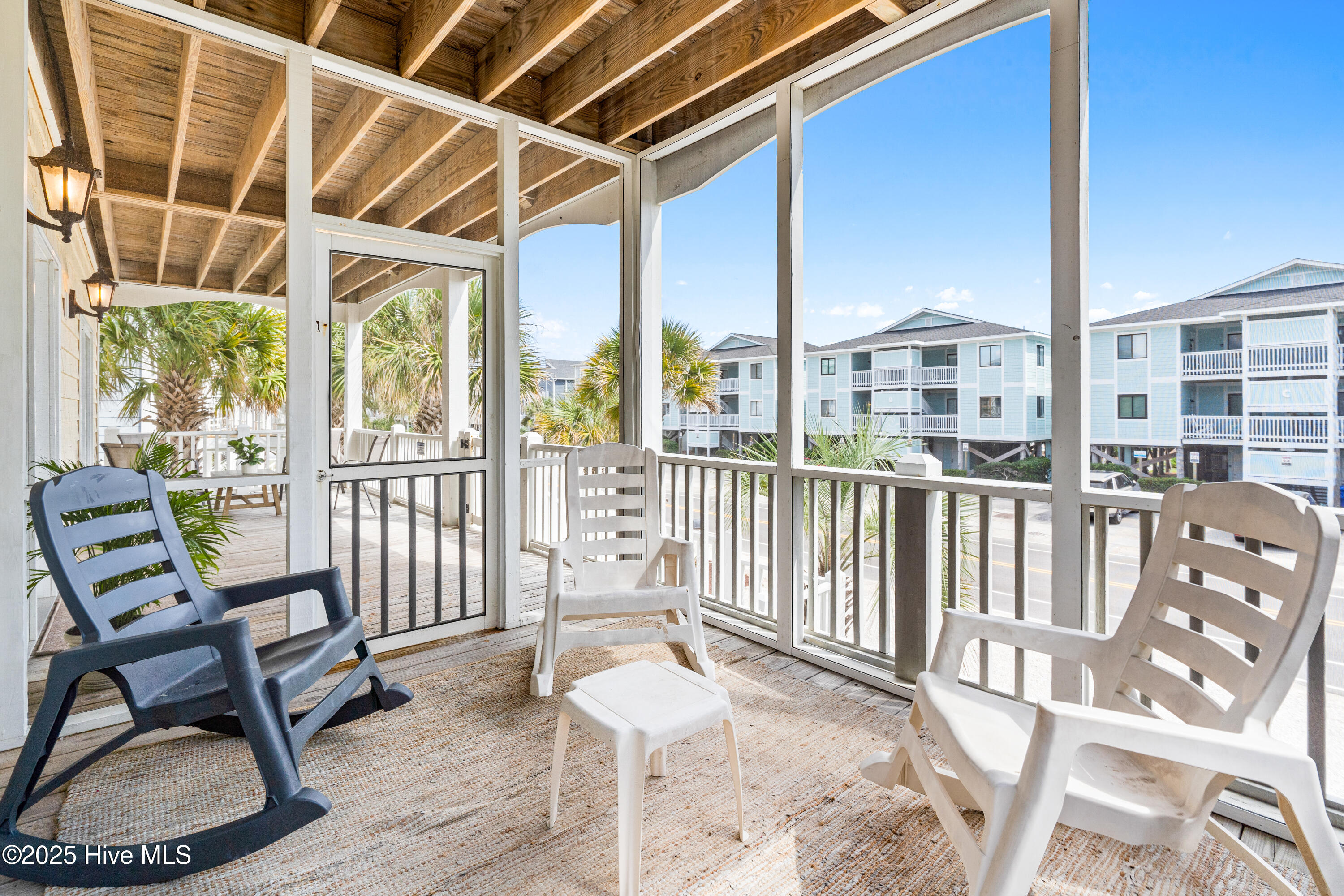 100530608 | Photo 11