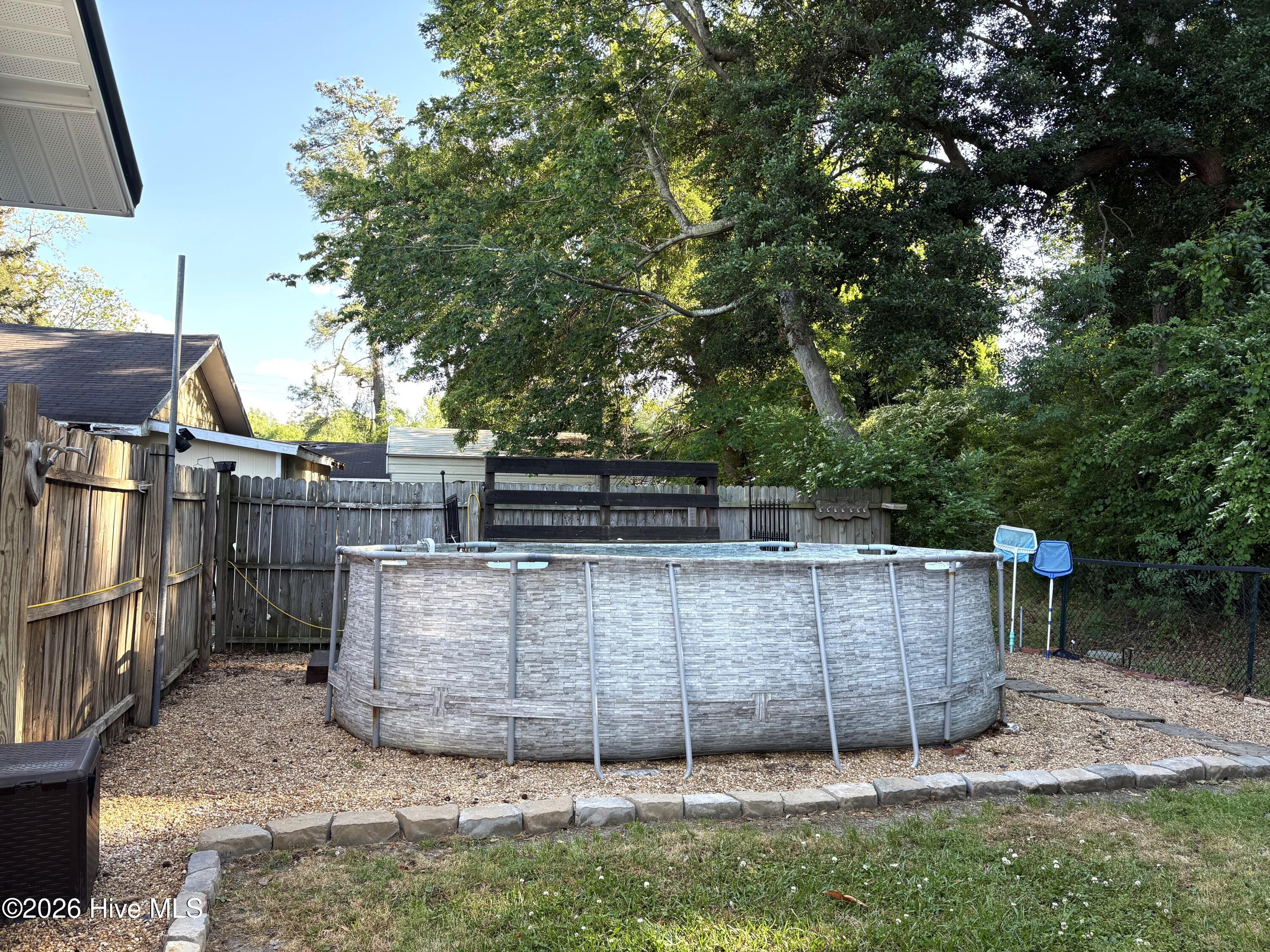 100568599 | Photo 19