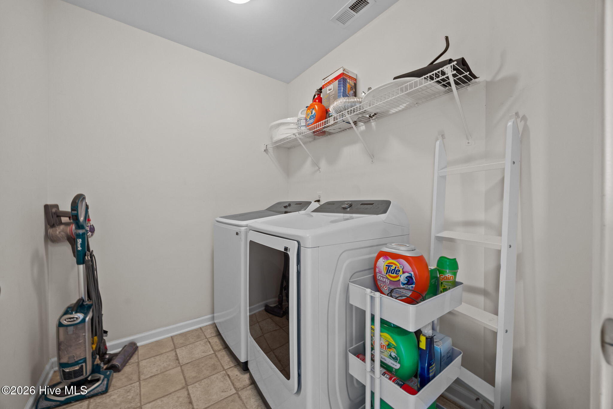 100550928 | Photo 25