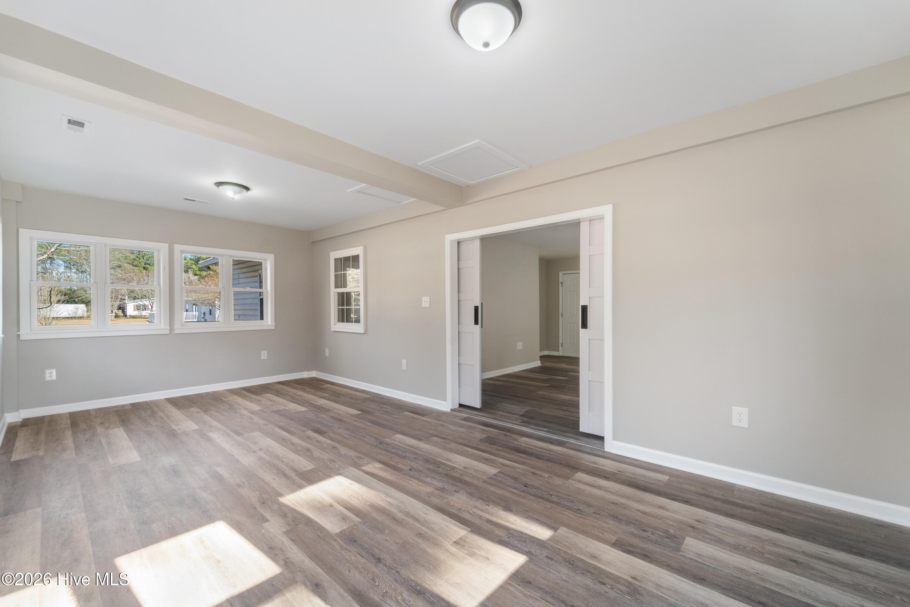 100549995 | Photo 18