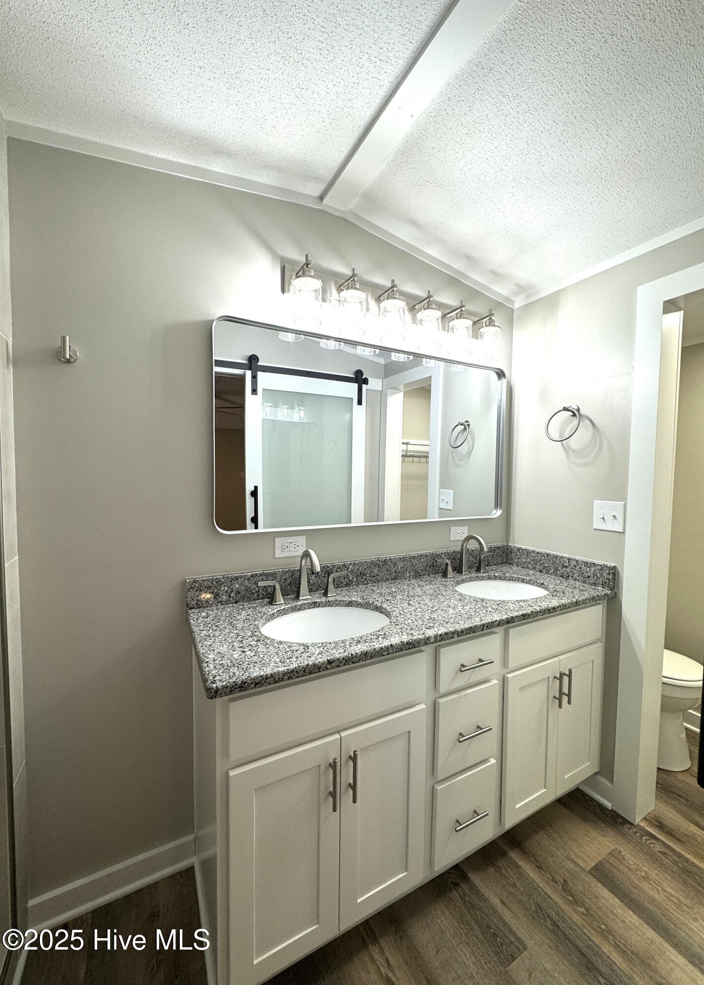 100545185 | Photo 13