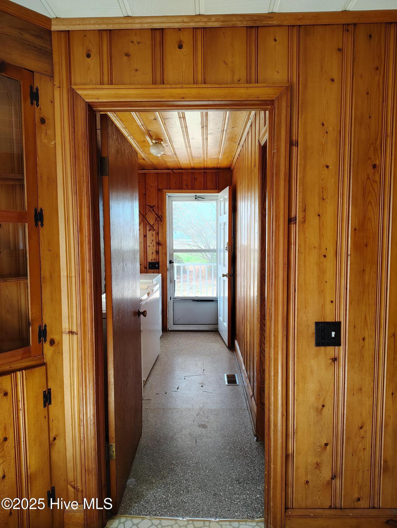 100493528 | Photo 13