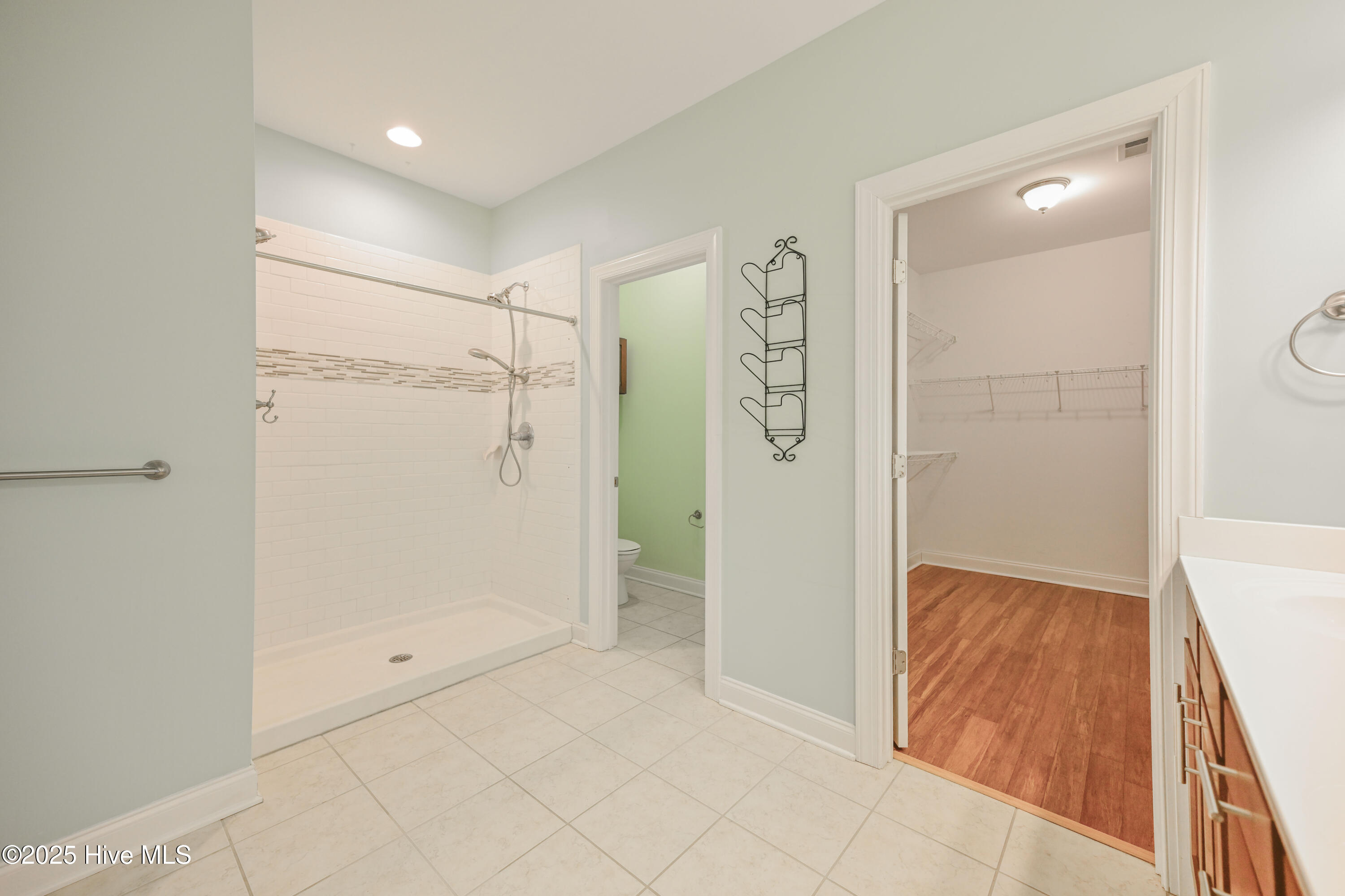 100523770 | Photo 22