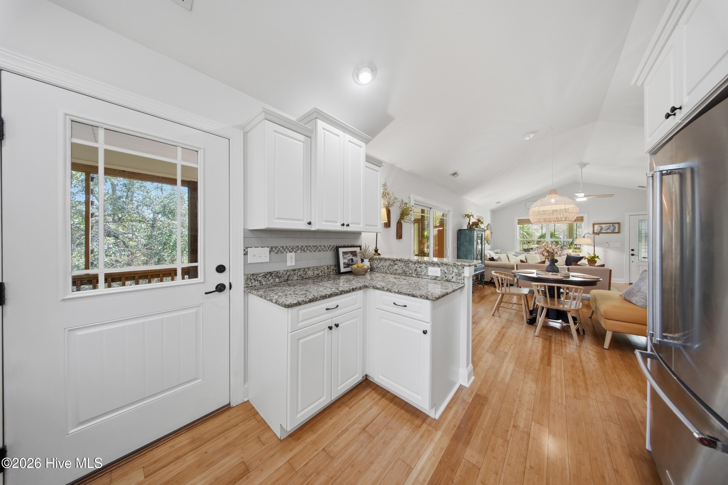 100561155 | Photo 41