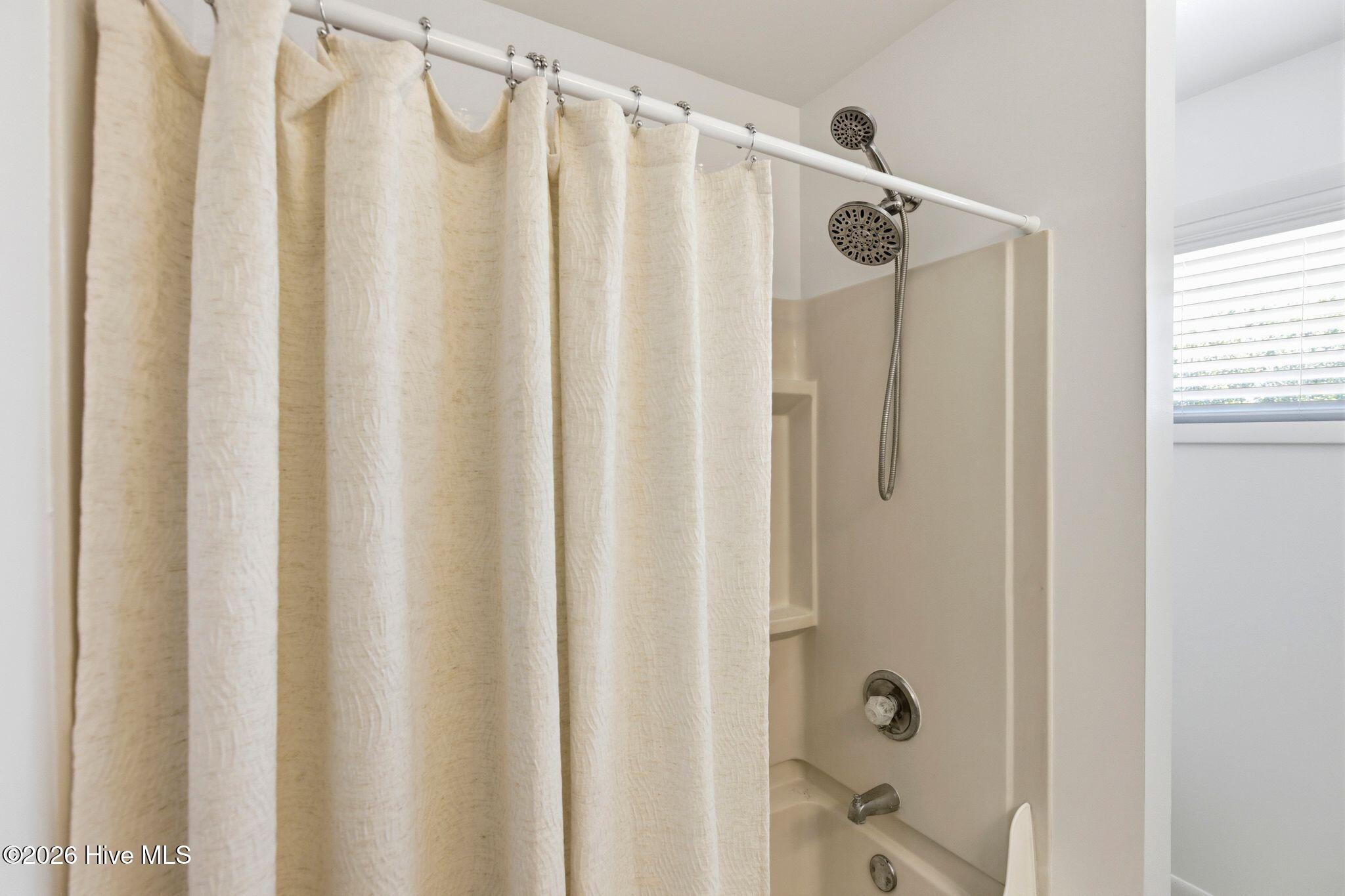 100568885 | Photo 24