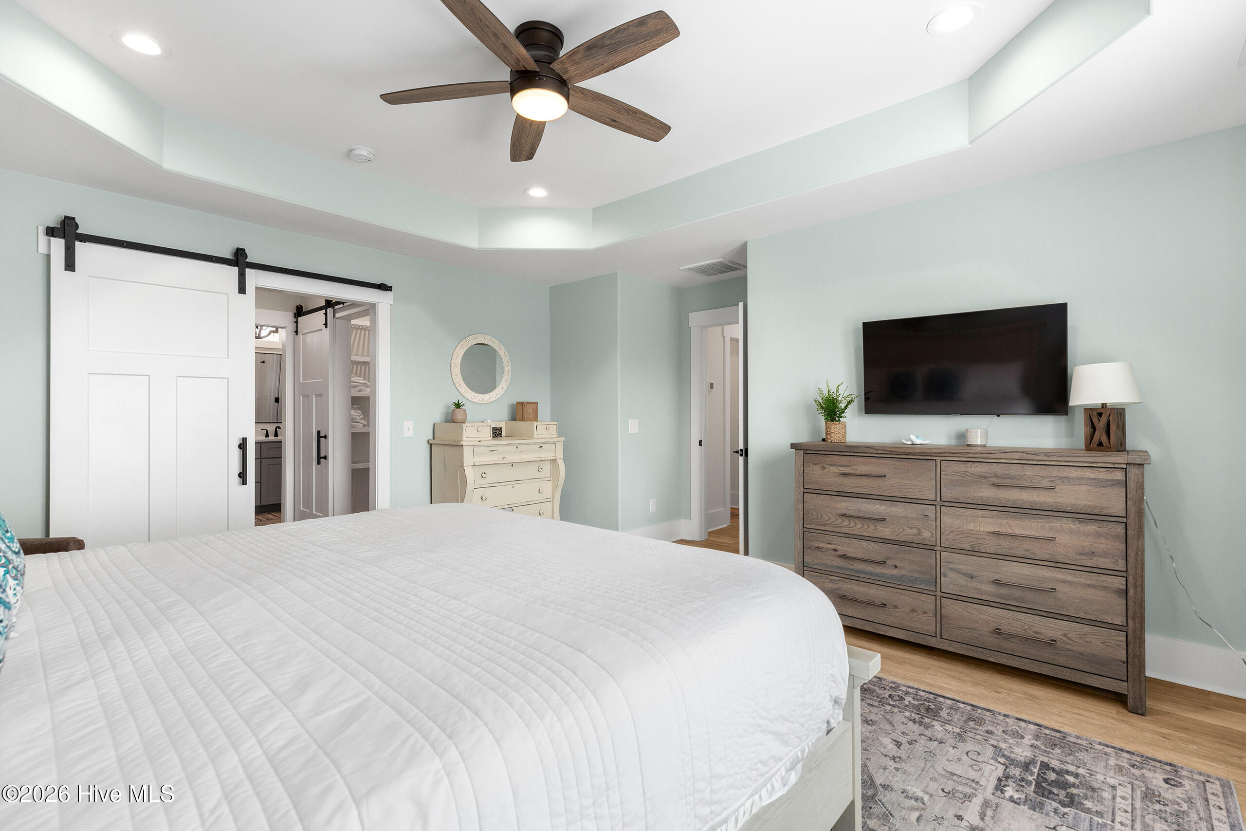 100562975 | Photo 34