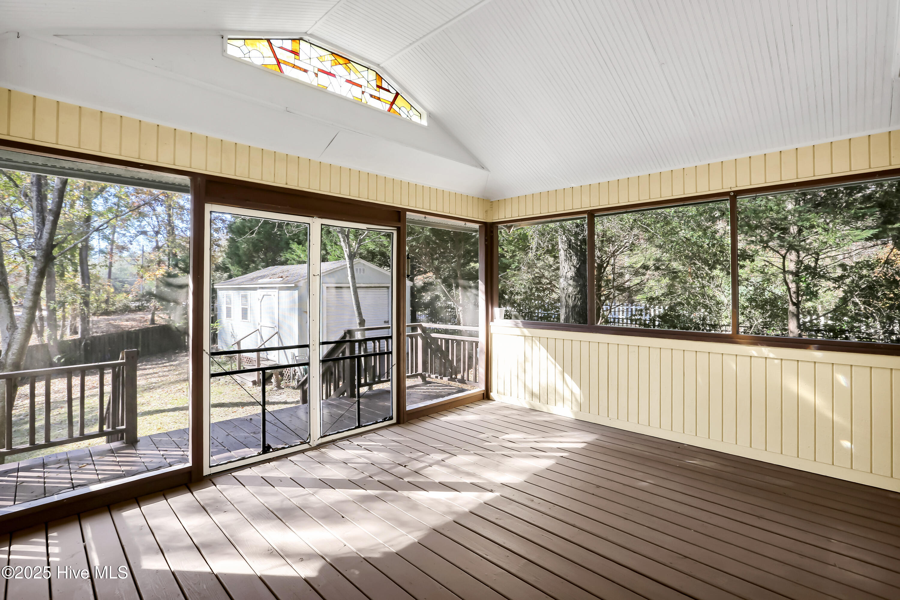 100543025 | Photo 35