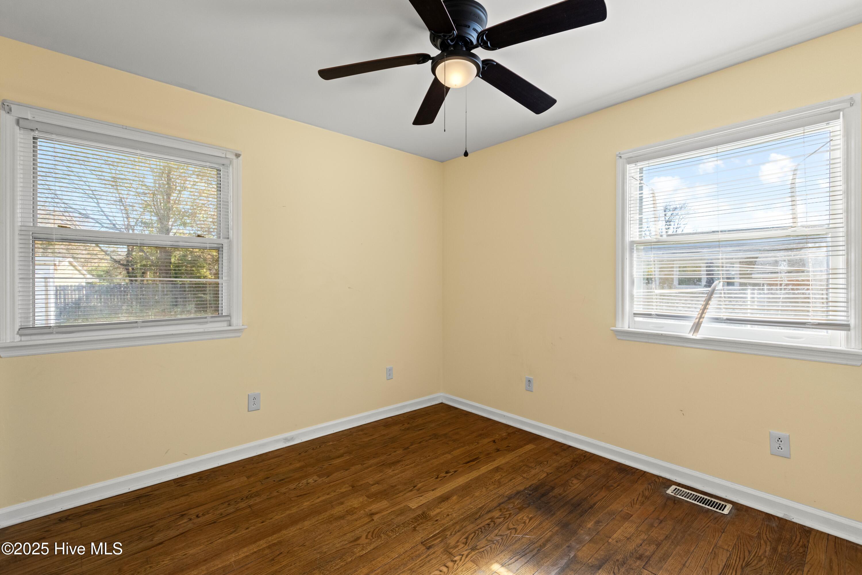 100543446 | Photo 18