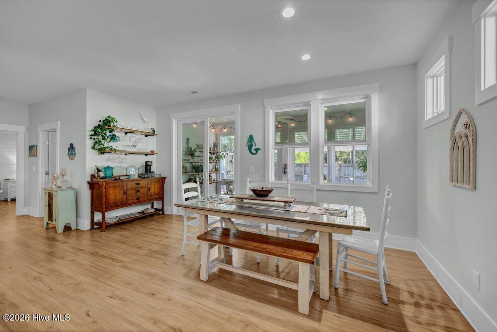 100561584 | Photo 13