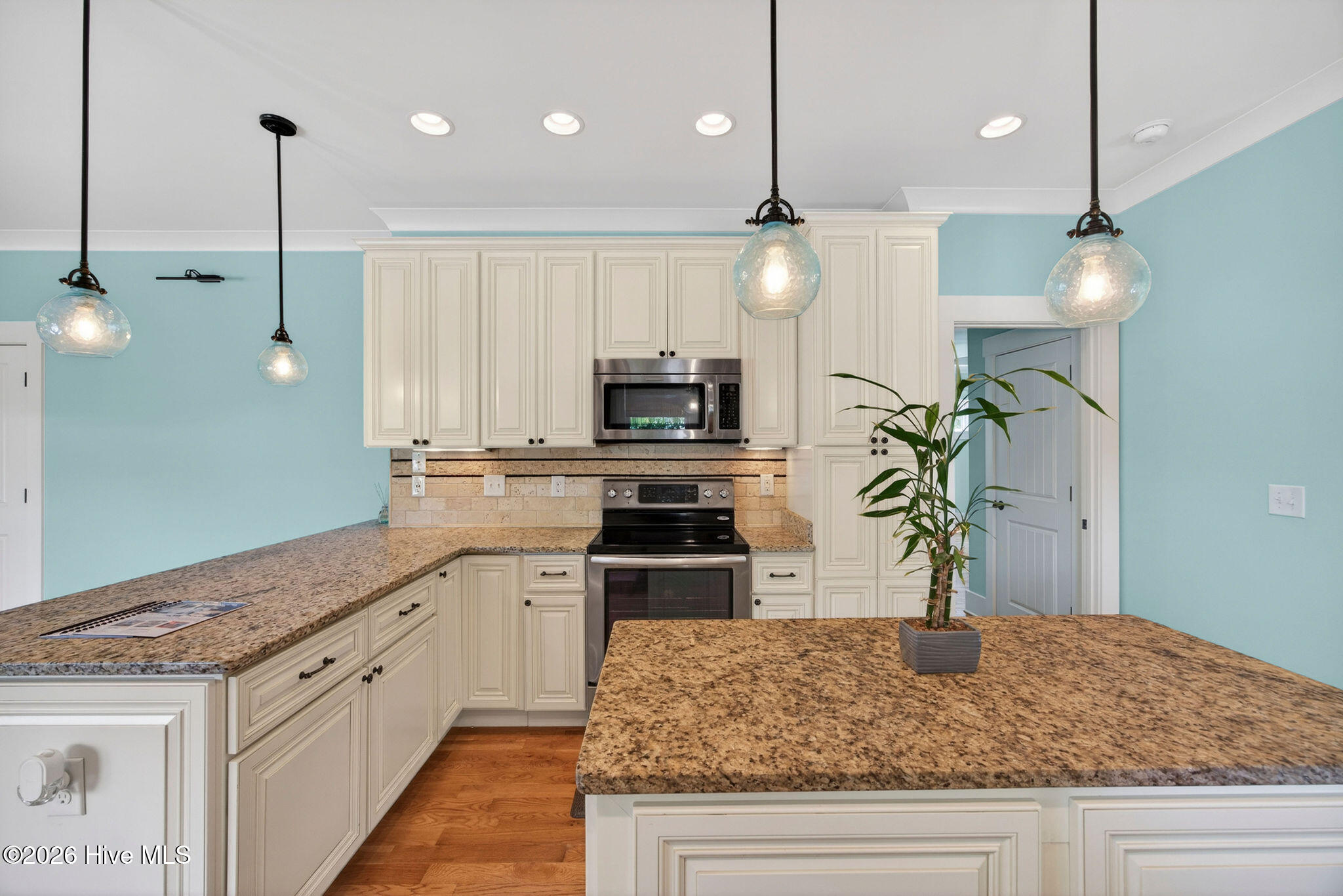 100548622 | Photo 20