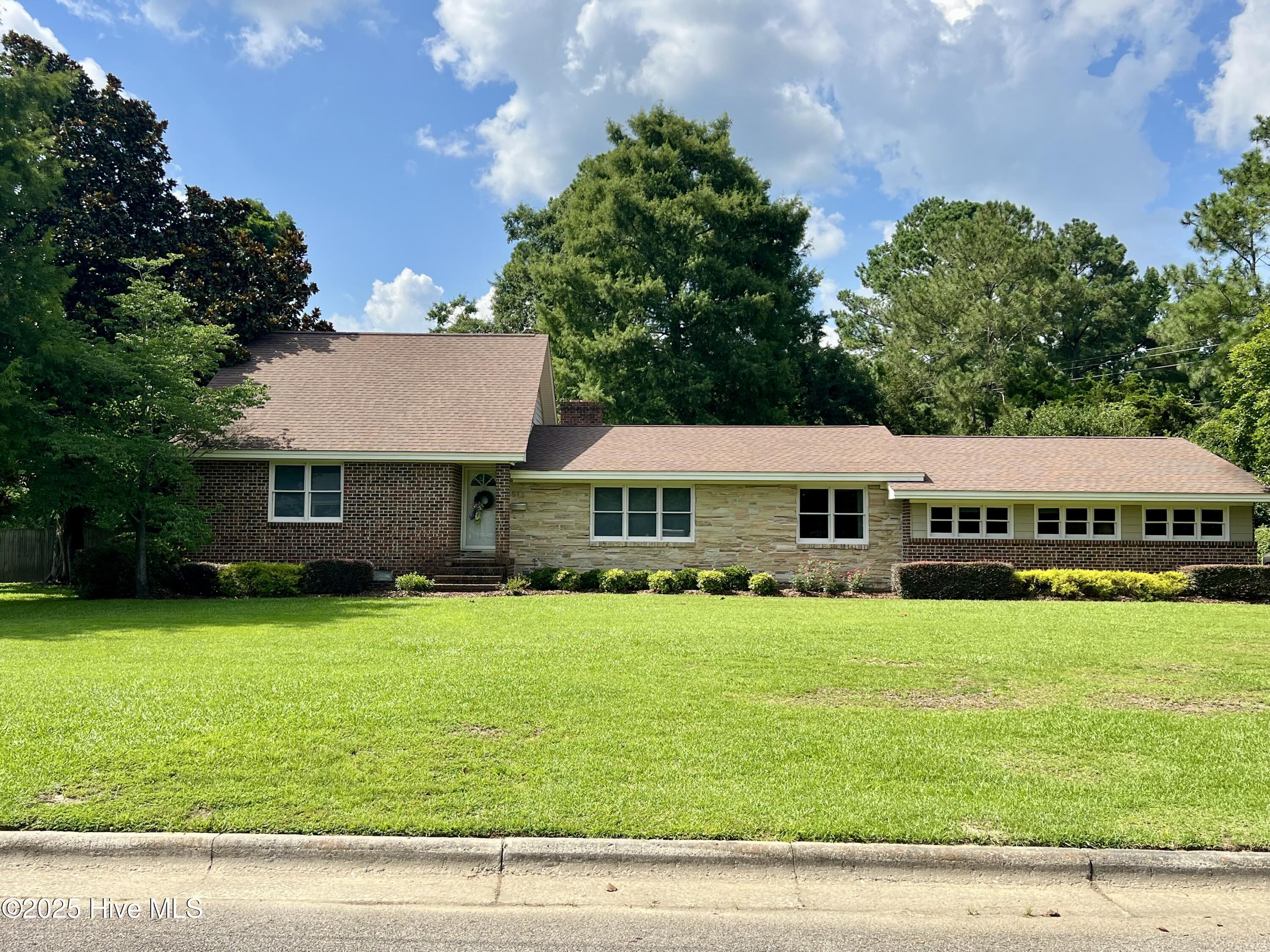 Homes for sale in Wallace, NC | 513 E Westbrook St, Wallace, NC 28466 | MLS# 100533534