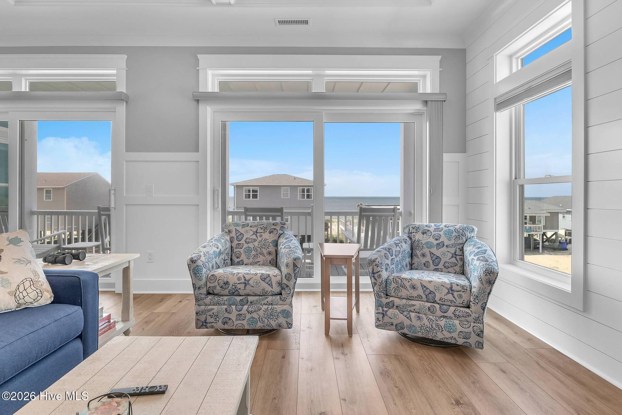 100558345 | Photo 13