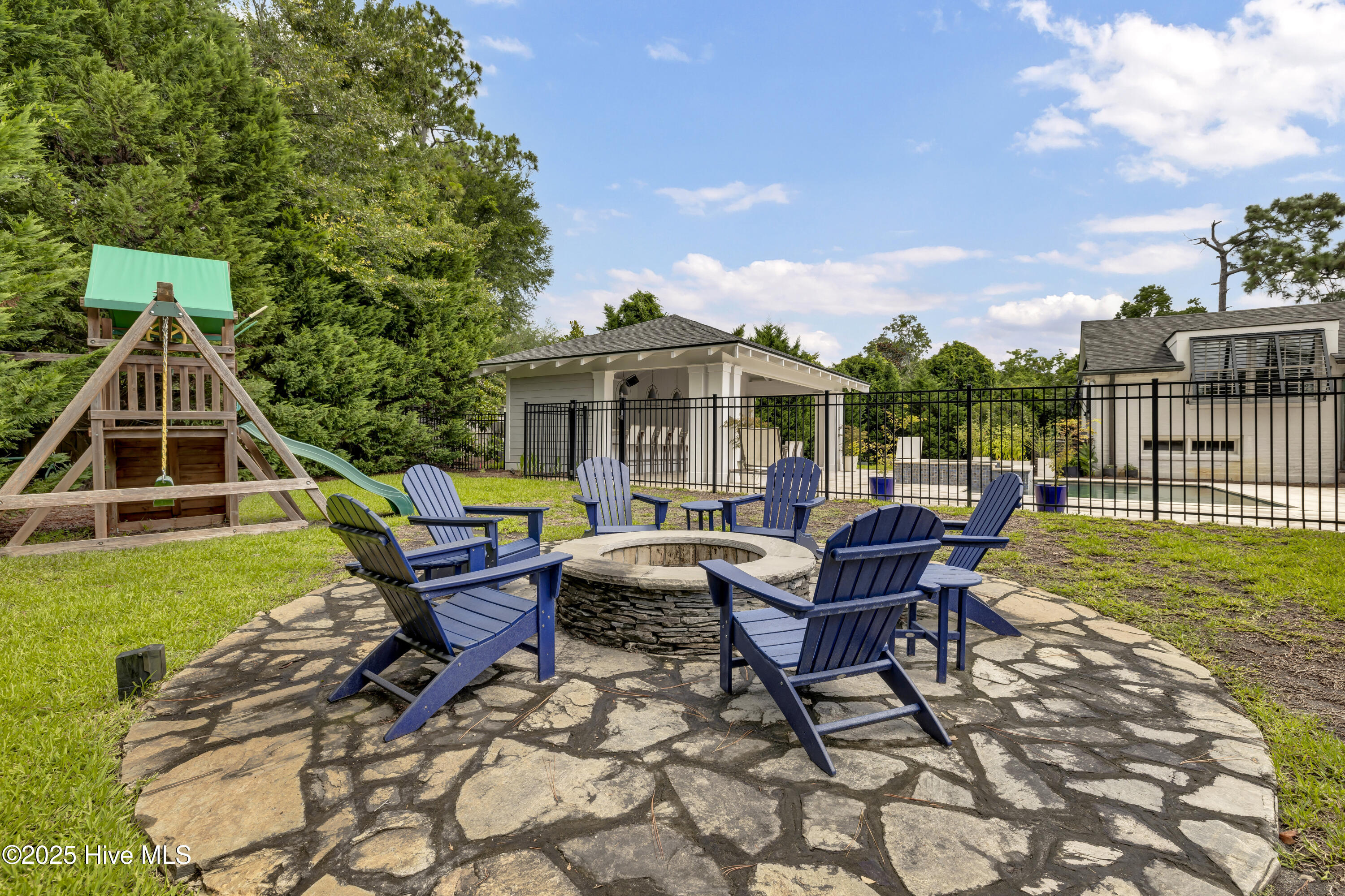 100519719 | Photo 50