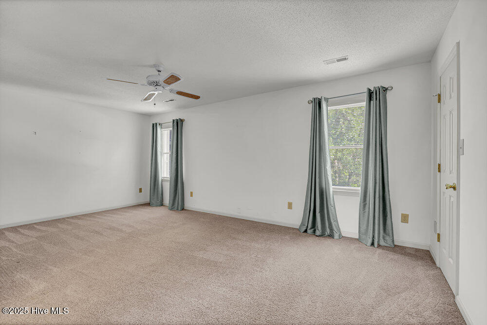 100526999 | Photo 40