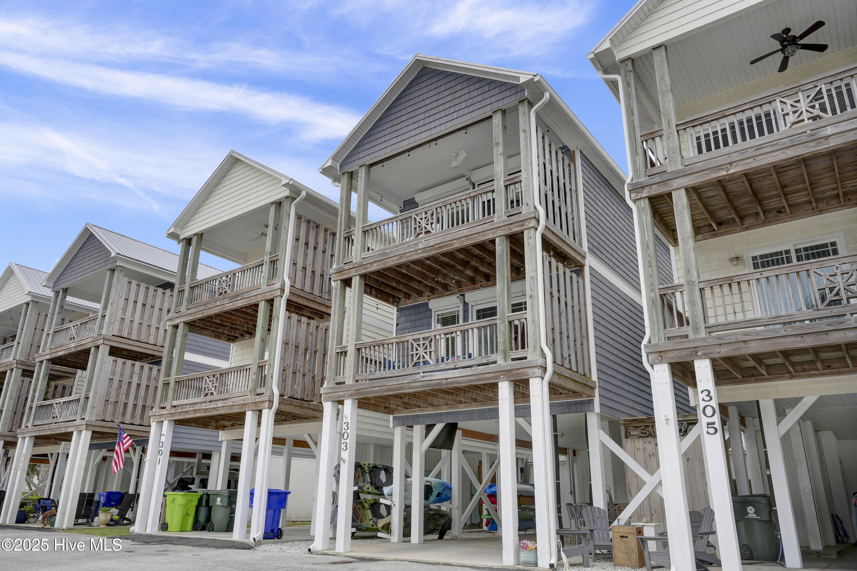 Homes for sale in Surf City, NC | 303 Vesta Ct, Surf City, NC 28445 | MLS# 100532685